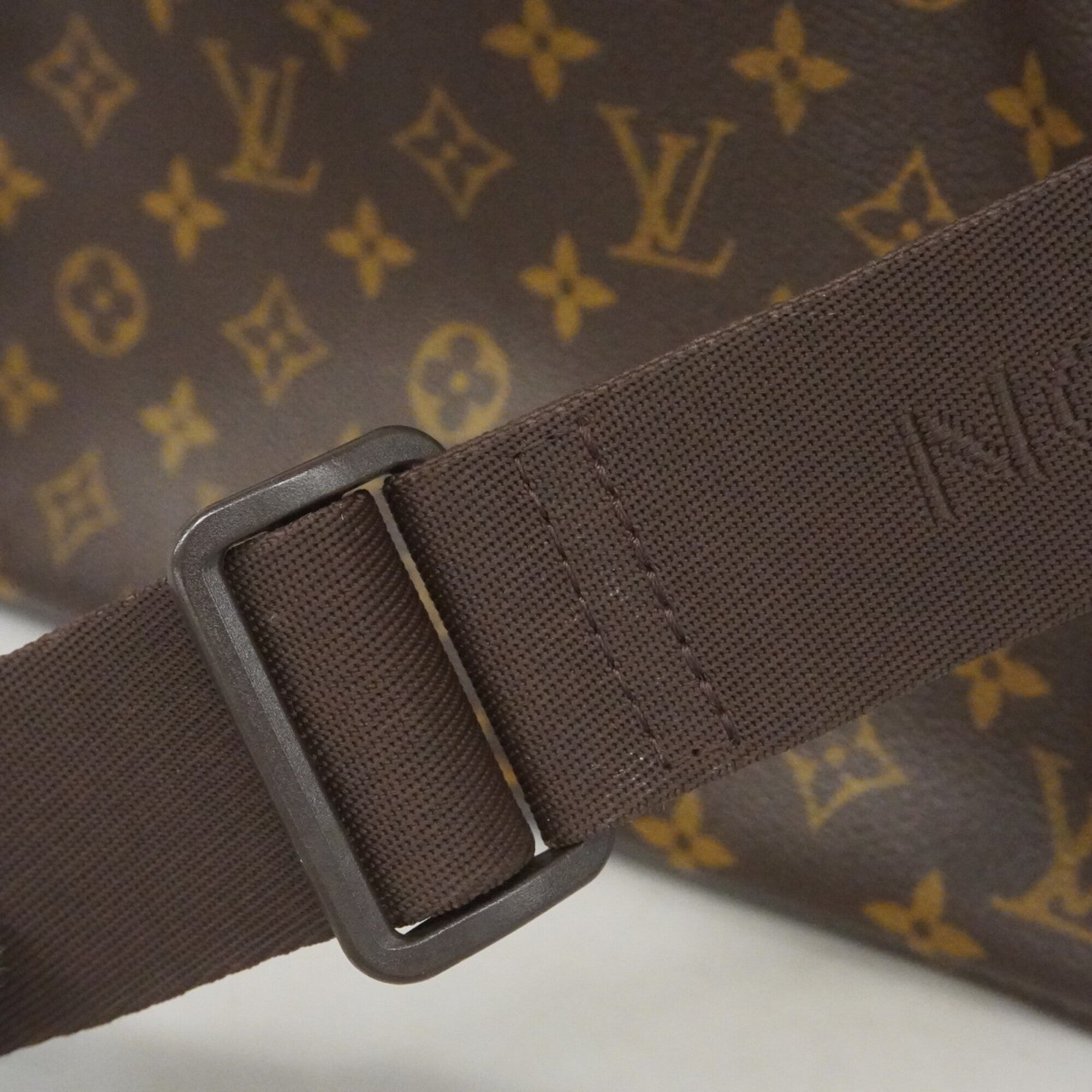 Louis Vuitton Brown Shoulder Bag (Pre-Owned)