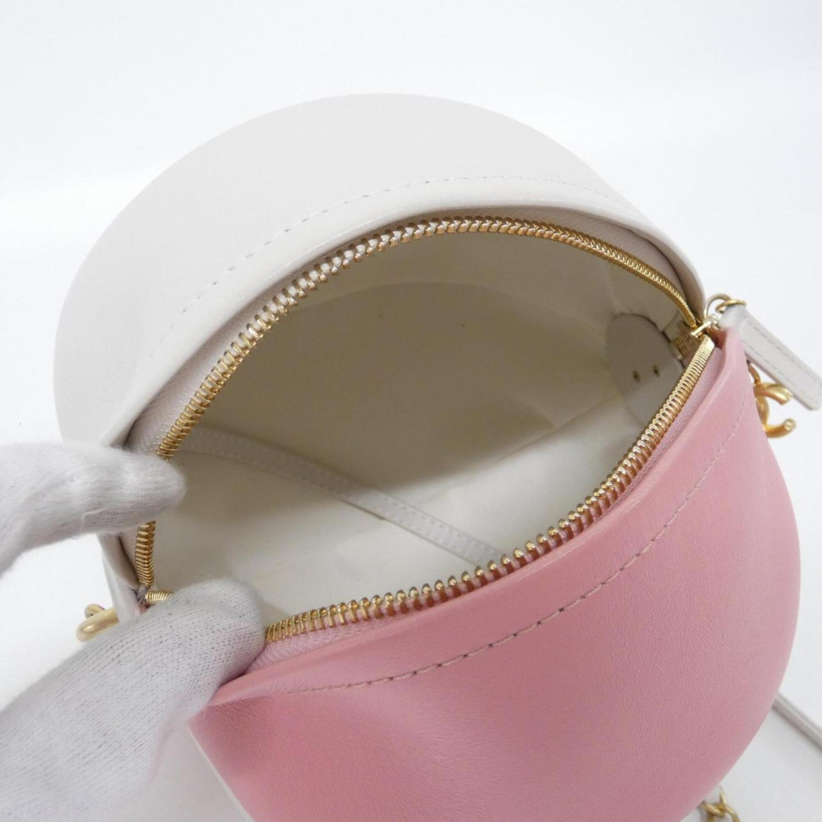 Chanel Pink White Leather Shoulder Bag (Pre-Owned)