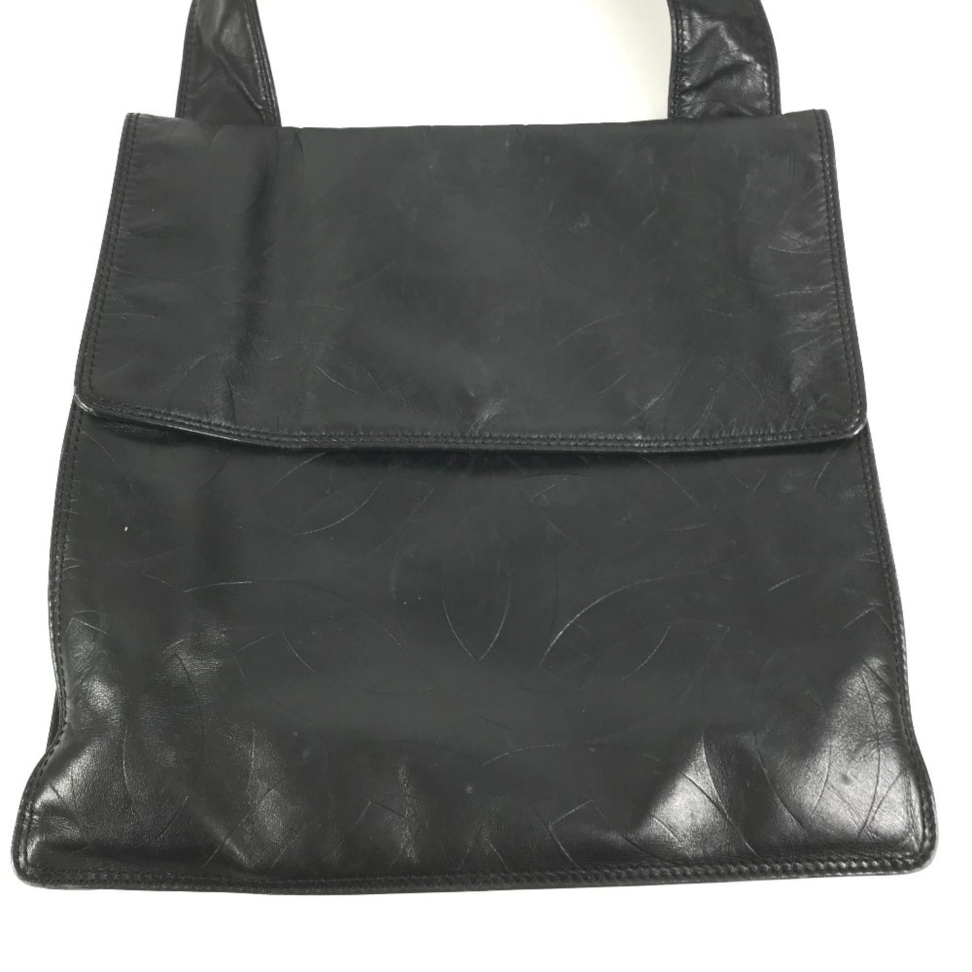 Chanel Black Leather Pochette Shoulder Bag (Pre-Owned)