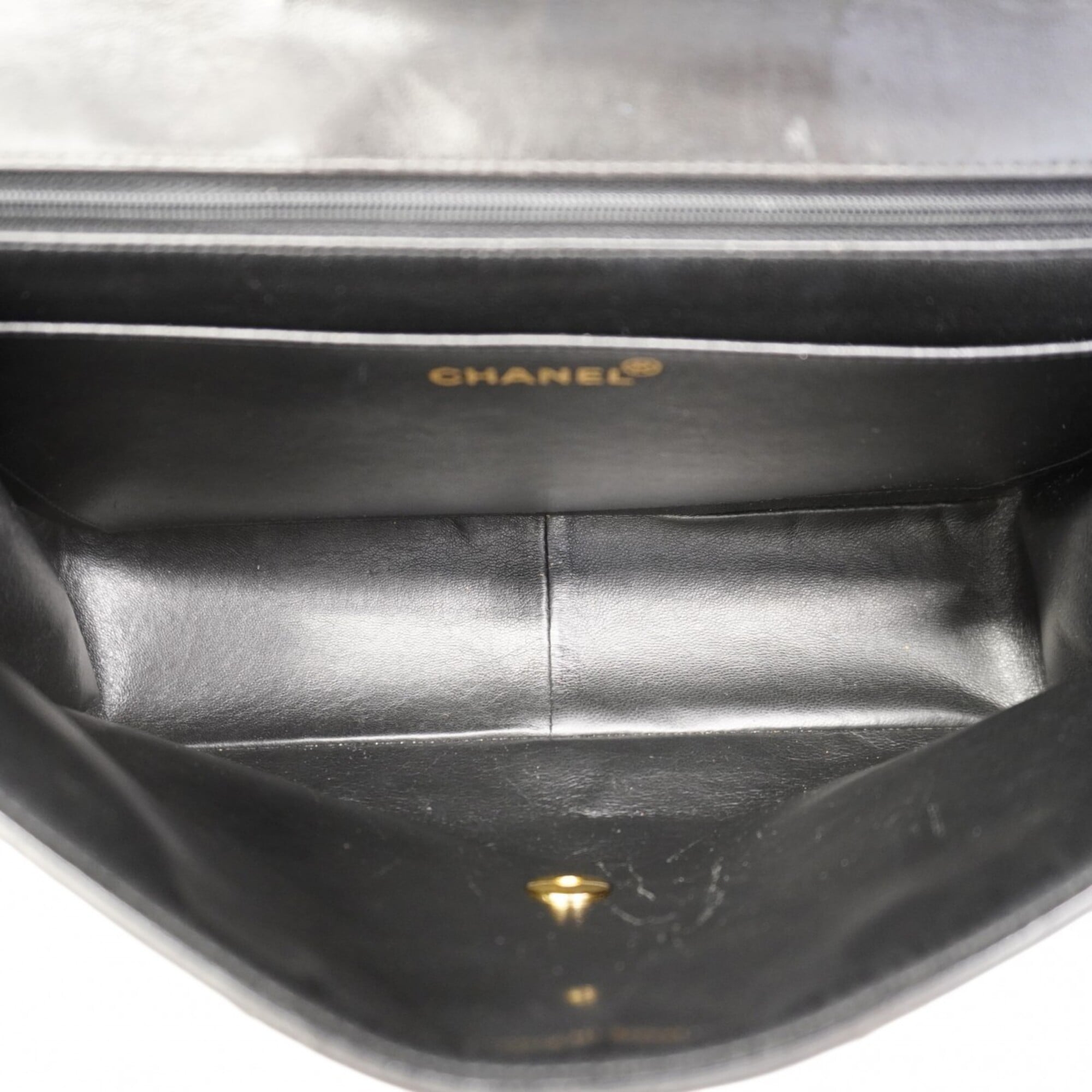 Chanel Black Leather Shoulder Bag (Pre-Owned)