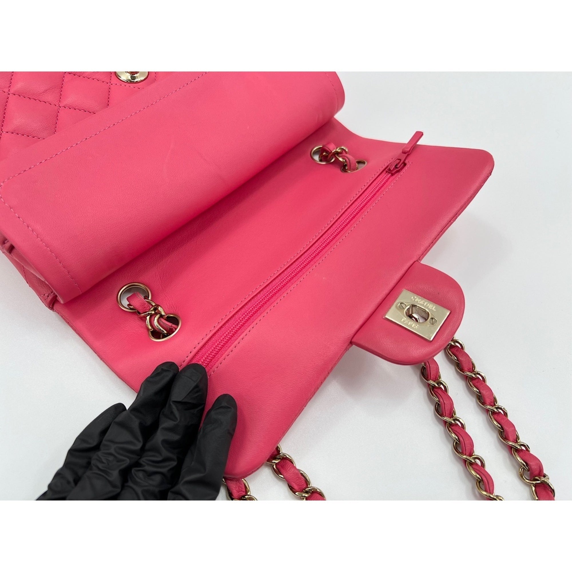 Chanel Matelasse Pink Shoulder Bag (Pre-Owned)