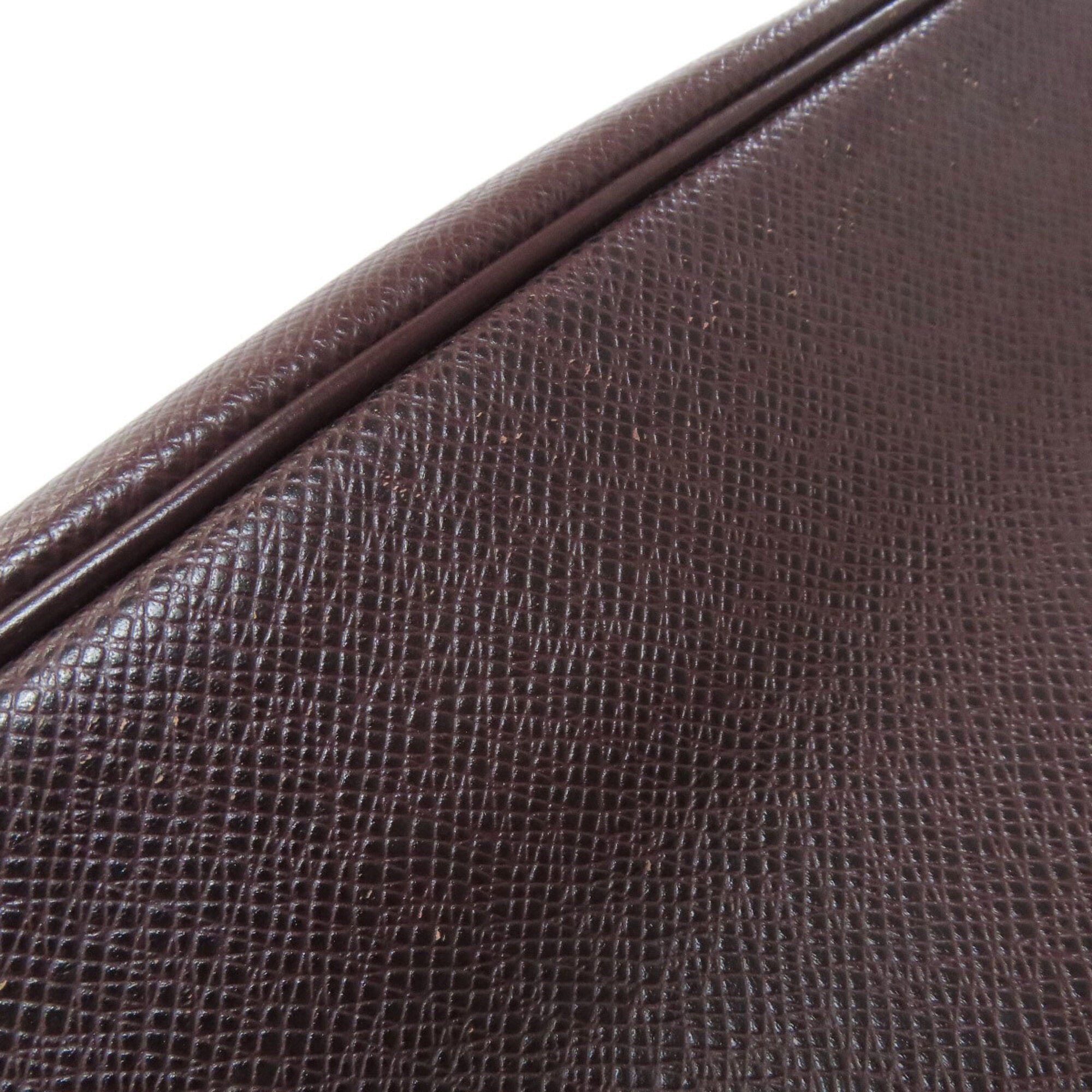 Louis Vuitton Acajou Taiga Leather Leather Shoulder Bag (Pre-Owned)