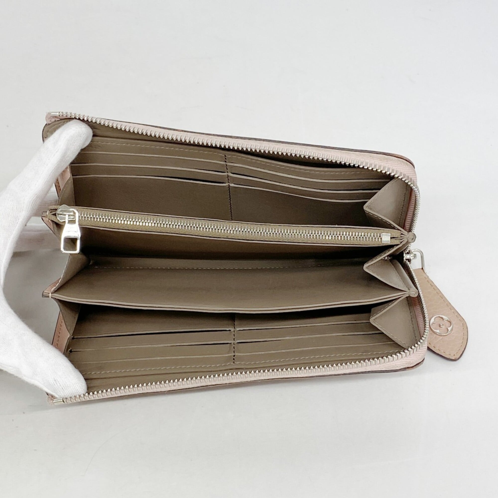Louis Vuitton Magnolia Long Wallet (Bi-Fold) (Pre-Owned)