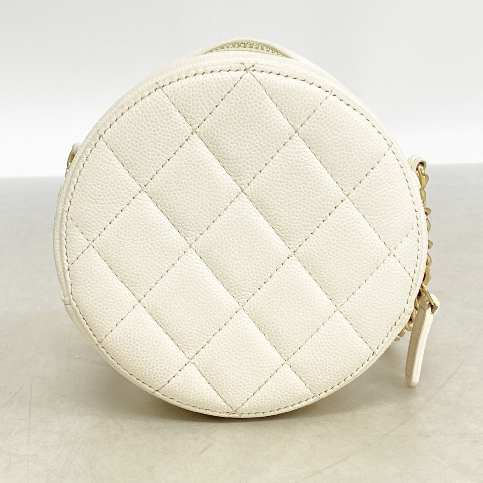 Chanel White Grained Calfskin Shoulder Bag (Pre-Owned)