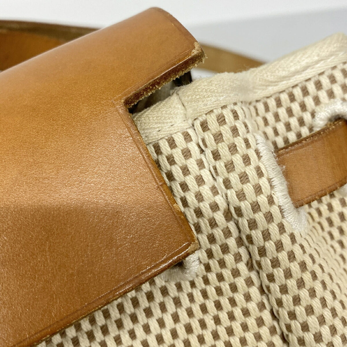 Hermes Natural Handbag (Pre-Owned)