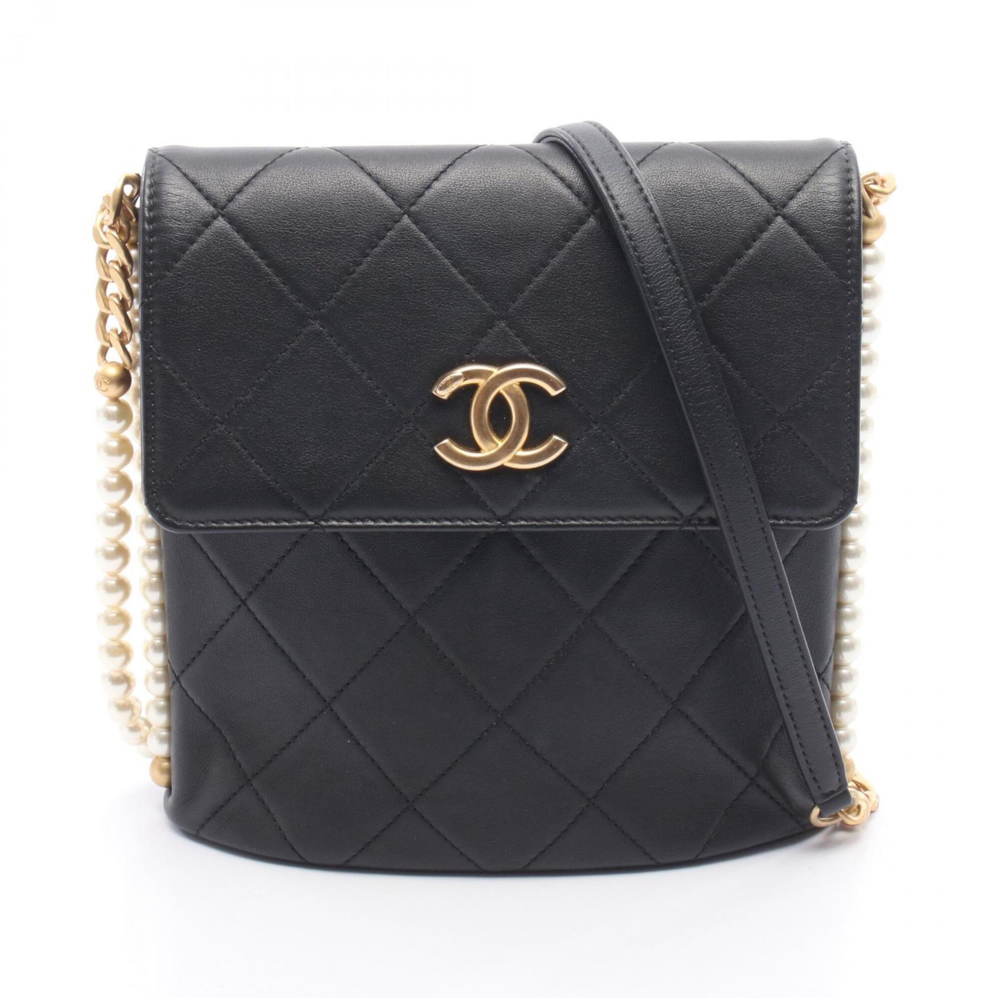 Chanel Matelasse Black Leather Handbag Shoulder Bag (Pre-Owned)