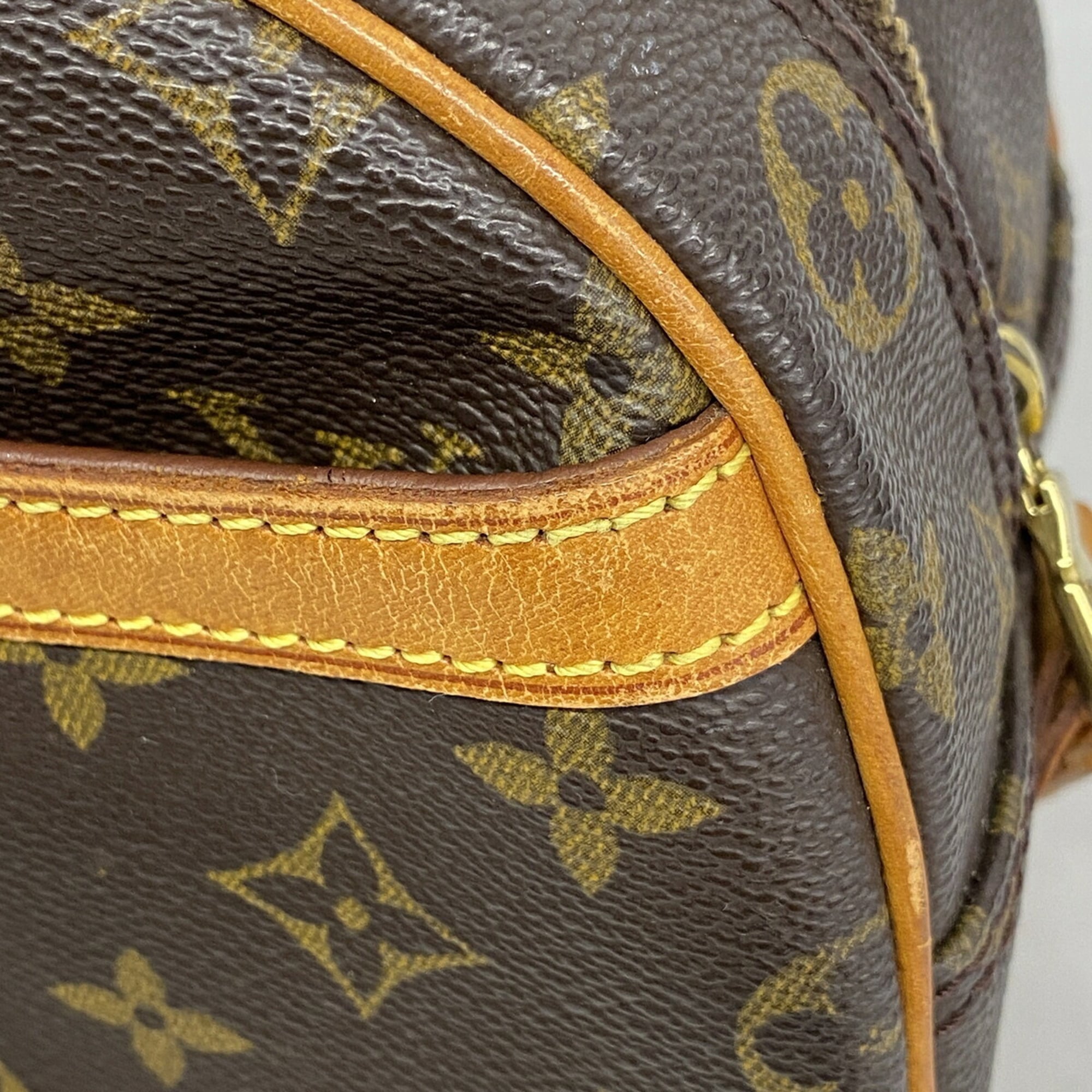 Louis Vuitton Brown Shoulder Bag (Pre-Owned)