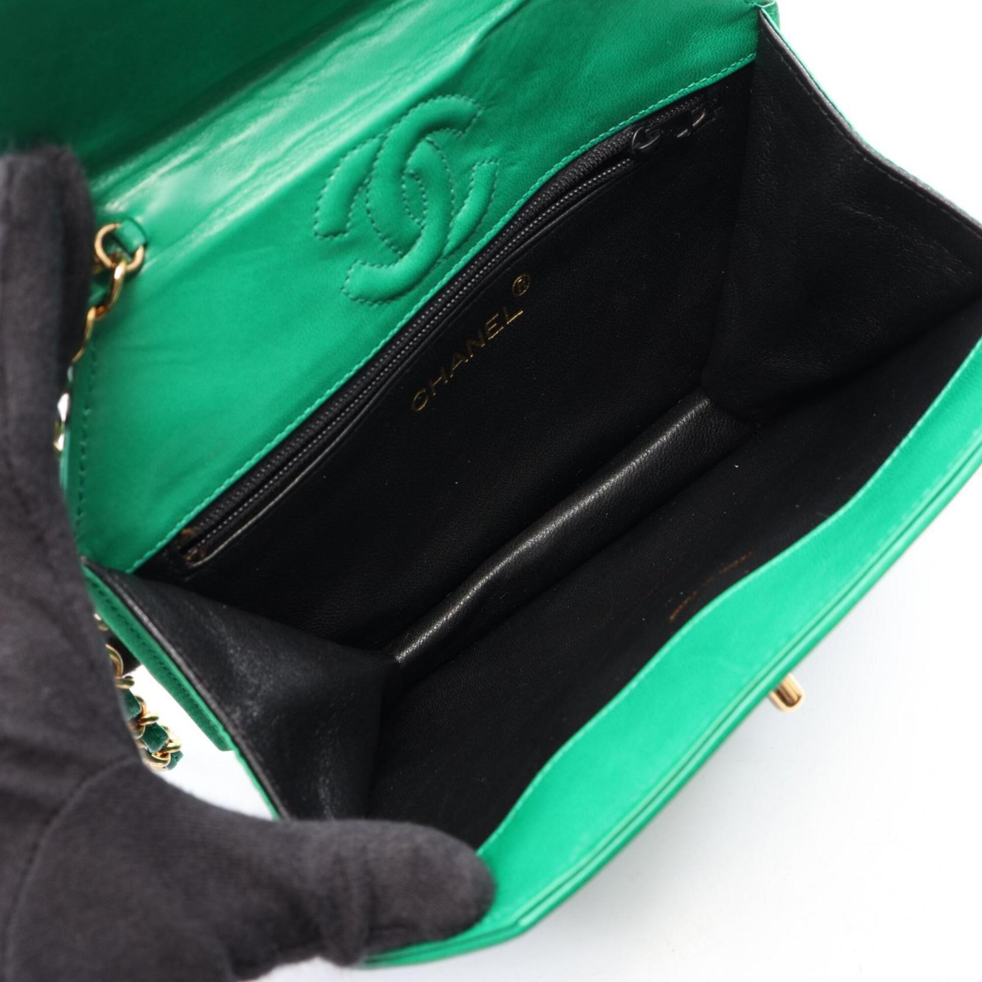 Chanel Green Fabric Handbag Shoulder Bag (Pre-Owned)