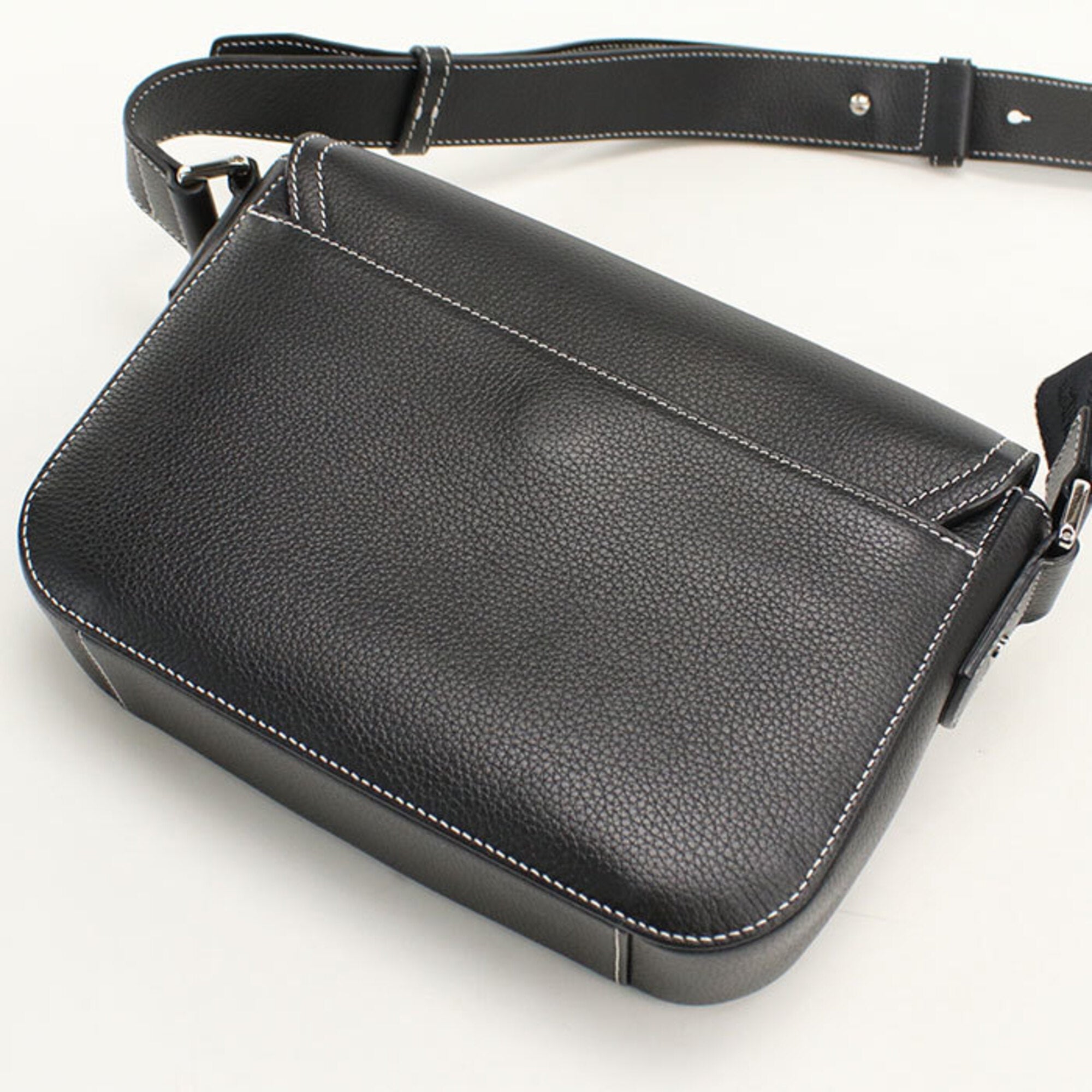 Christian Dior Black Leather Shoulder Bag (Pre-Owned)