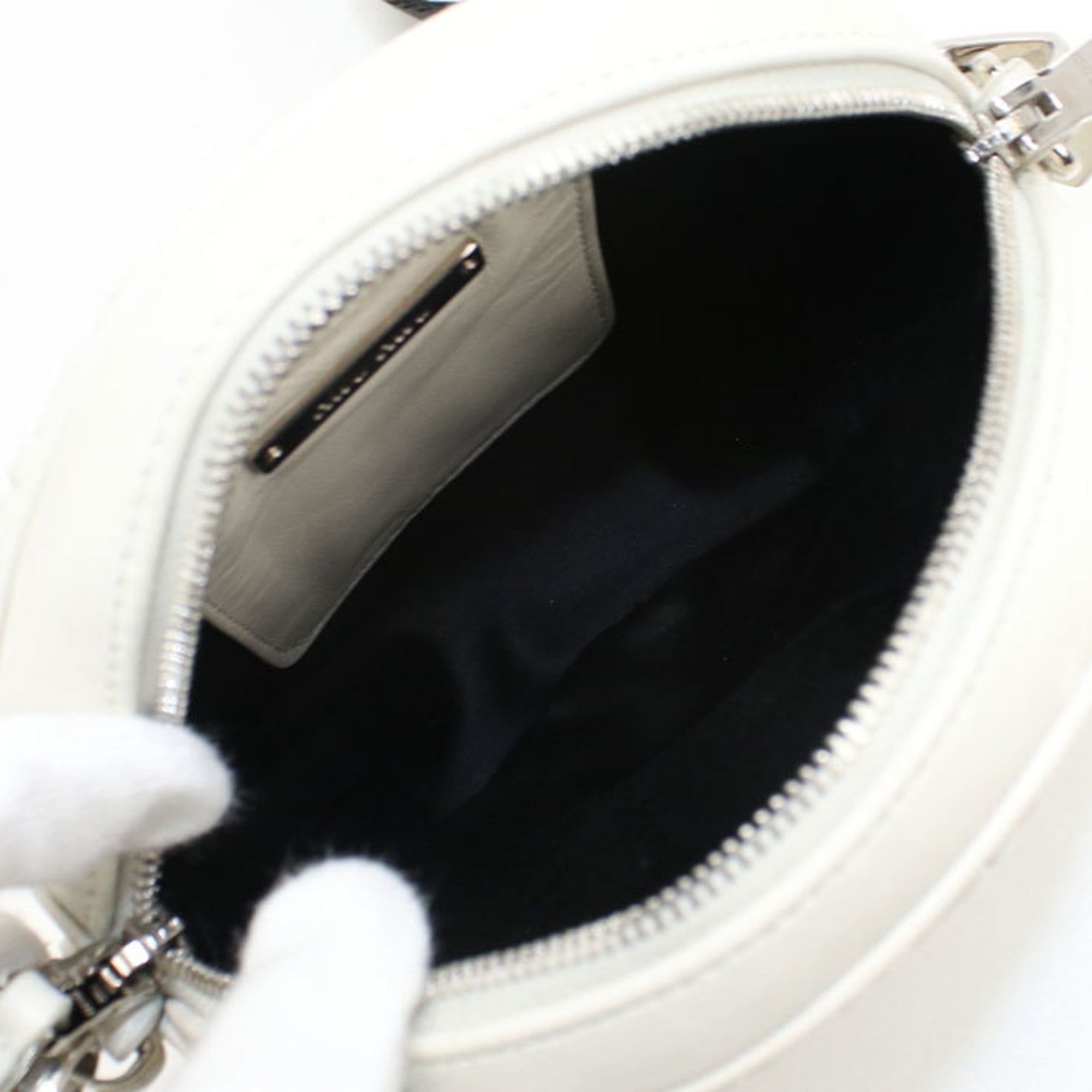 Miu Miu Matelasse White Leather Shoulder Bag (Pre-Owned)