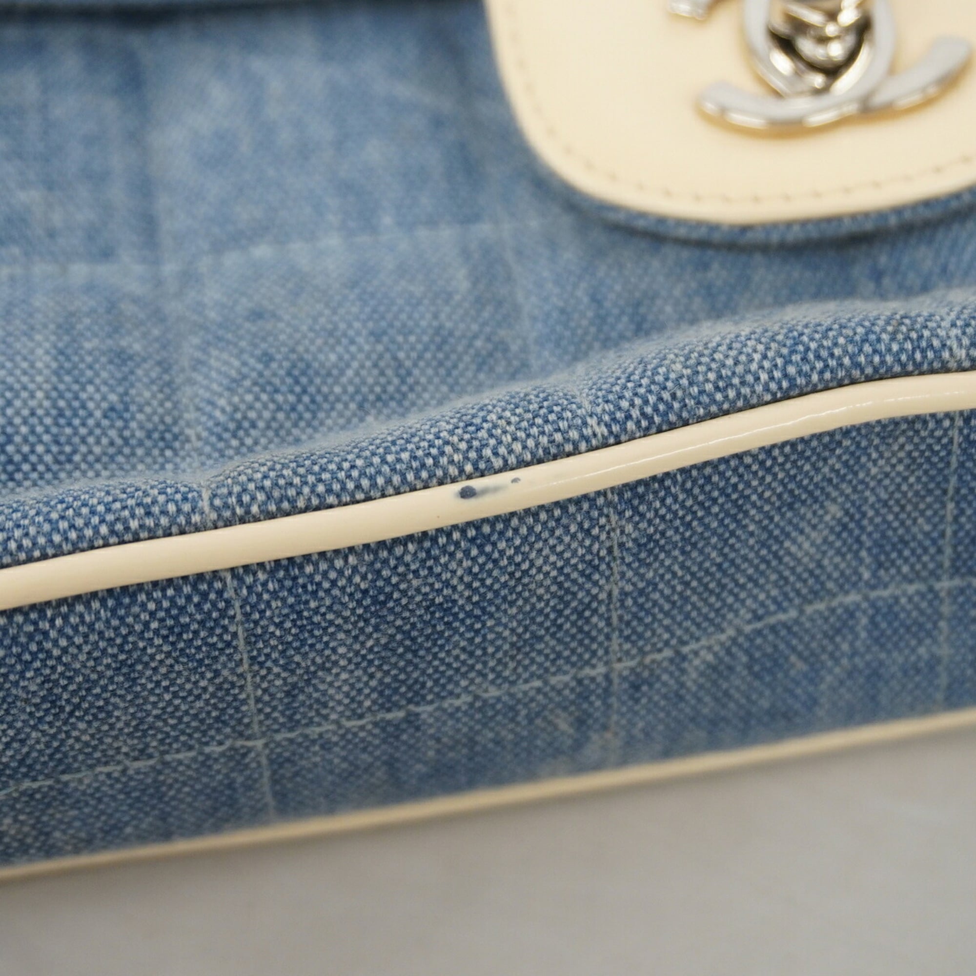 Chanel Blue Denim Shoulder Bag (Pre-Owned)