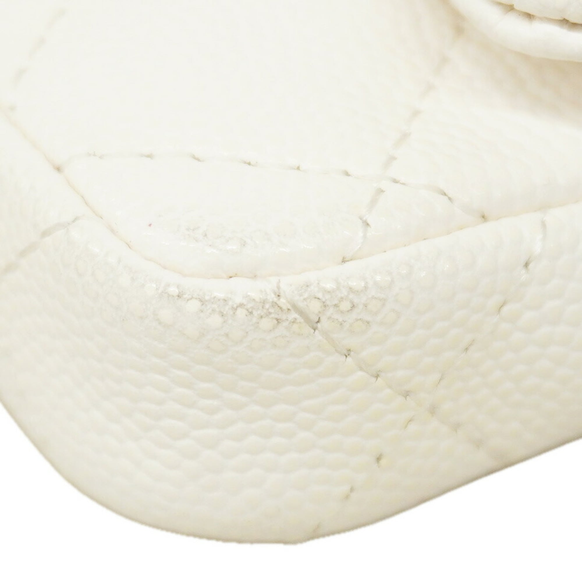 Chanel White Grained Calfskin Pochette (Pre-Owned)