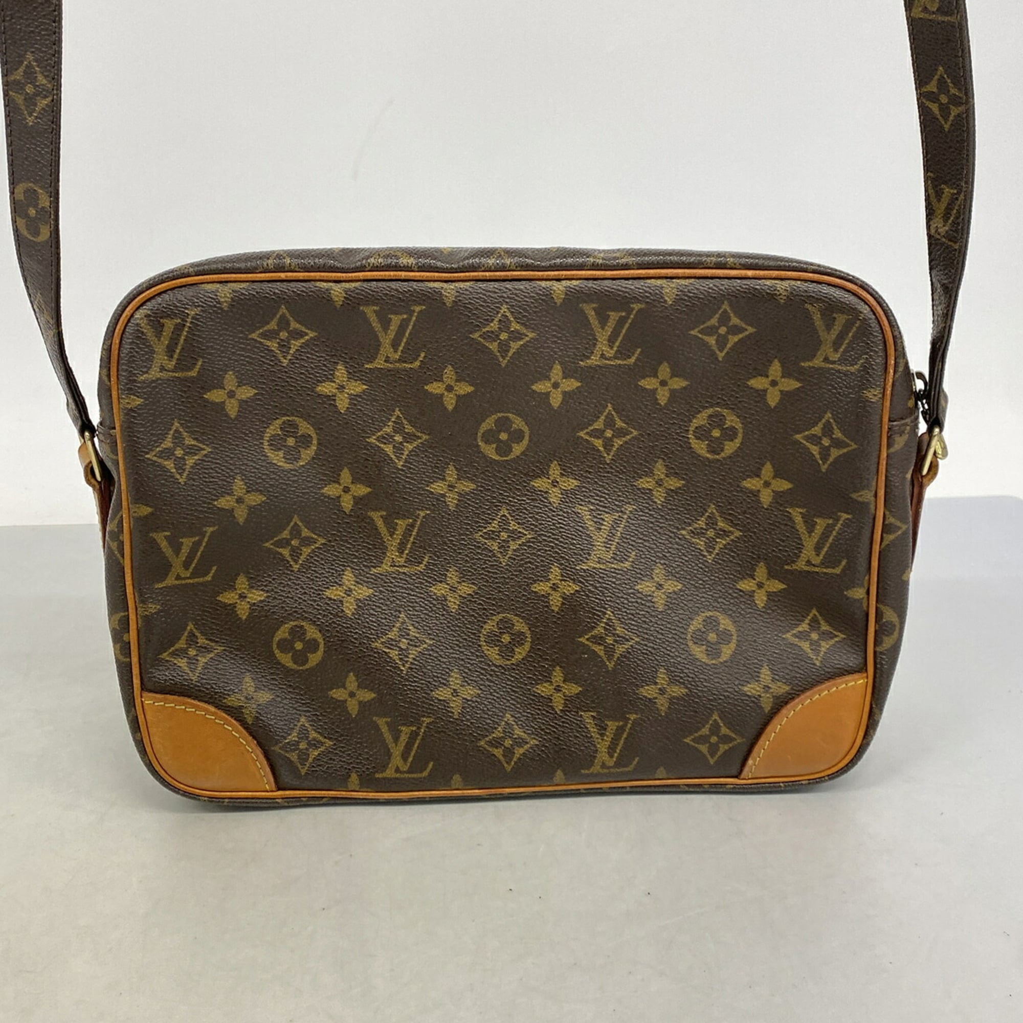 Louis Vuitton Brown Shoulder Bag (Pre-Owned)