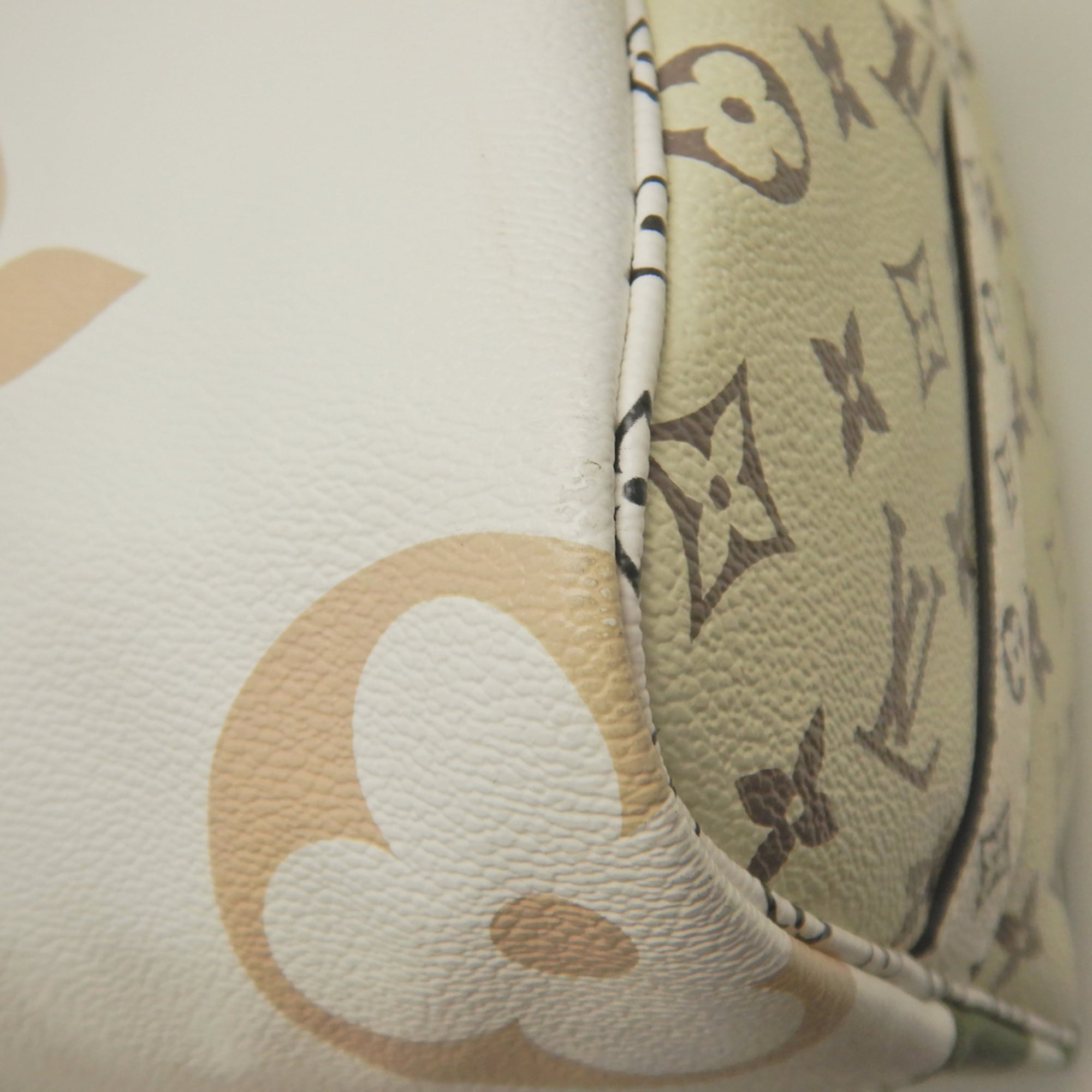 Louis Vuitton Beige Khaki White Coated Canvas Handbag (Pre-Owned)