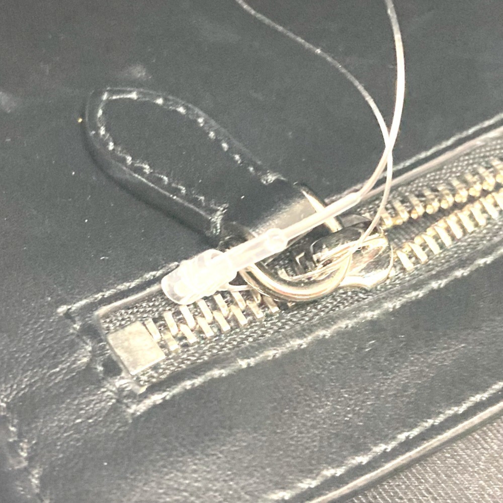 Burberry Black Leather Clutch Bag (Pre-Owned)