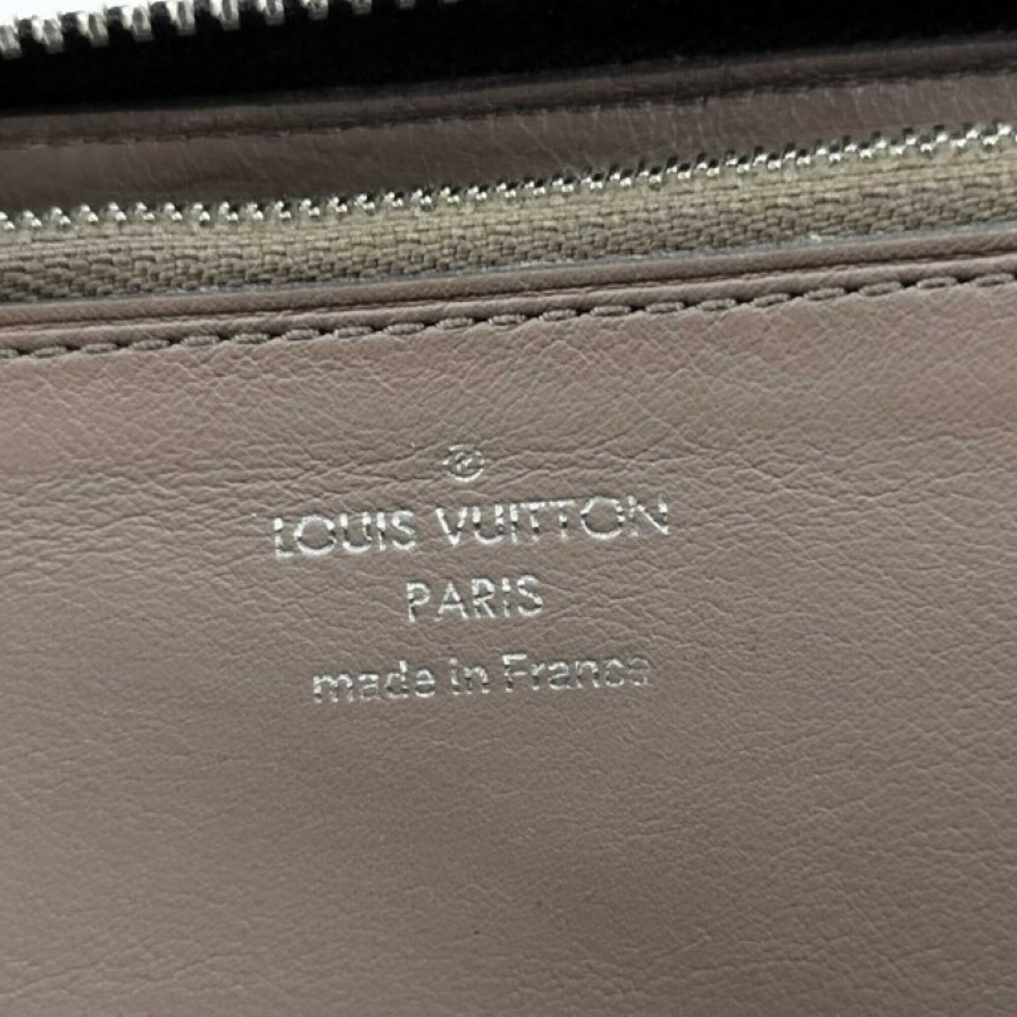 Louis Vuitton Black Leather Long Wallet (Bi-Fold) (Pre-Owned)