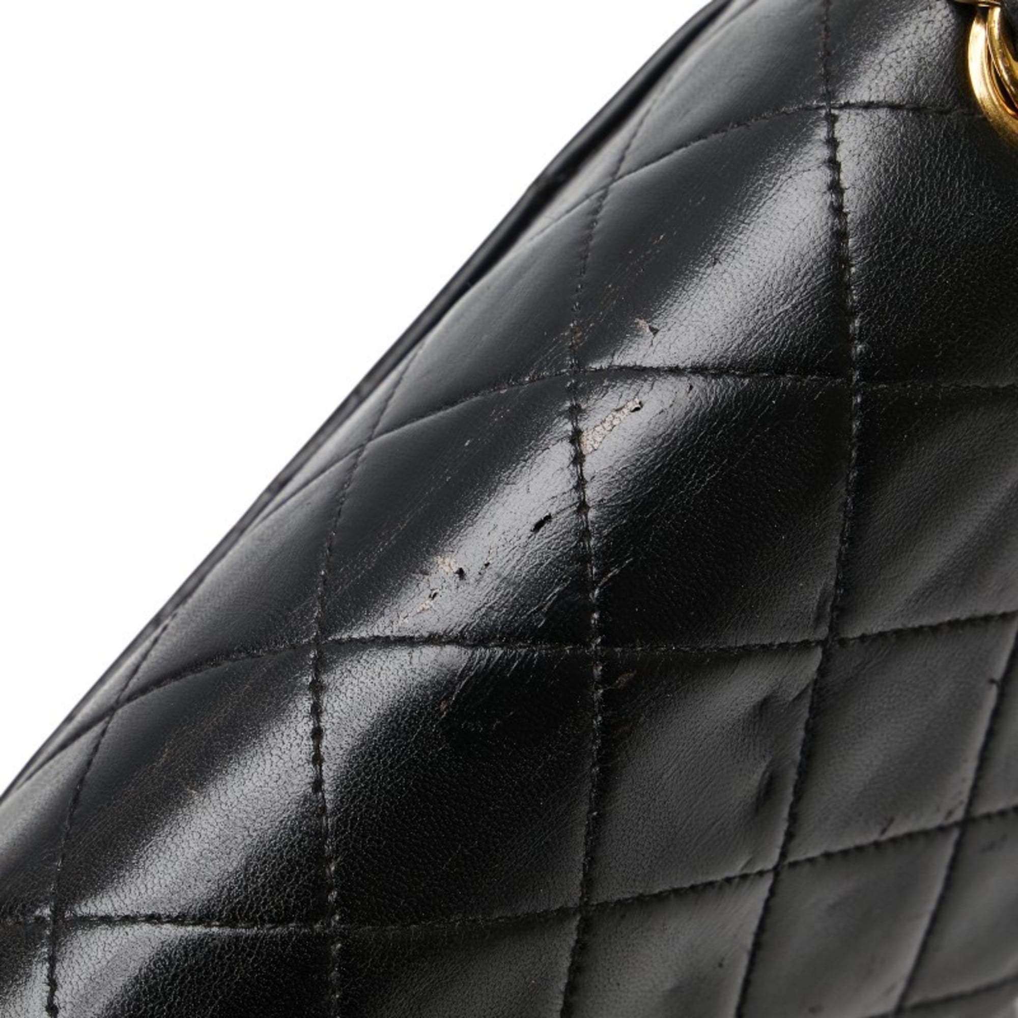 Chanel Black Leather Shoulder Bag (Pre-Owned)