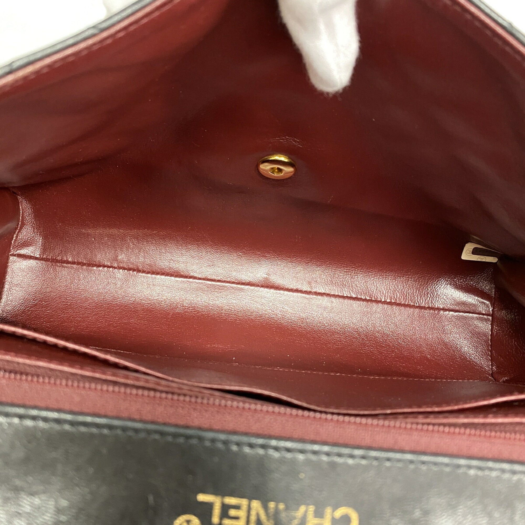 Chanel Black Leather Shoulder Bag (Pre-Owned)
