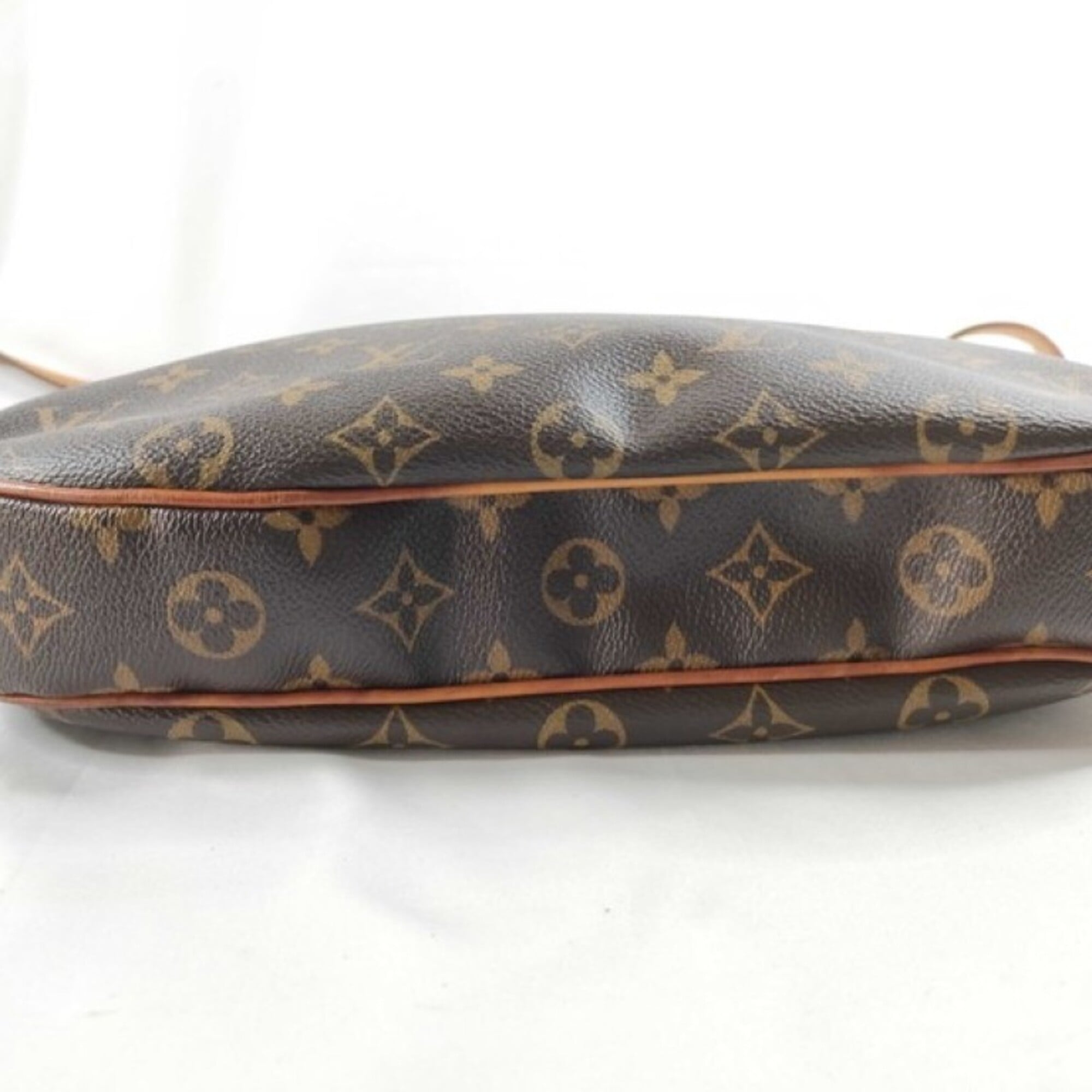 Louis Vuitton Brown Monogram Monogram Shoulder Bag (Pre-Owned)