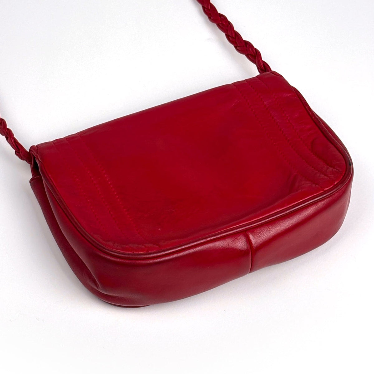 Chanel Red Color Leather Shoulder Bag (Pre-Owned)