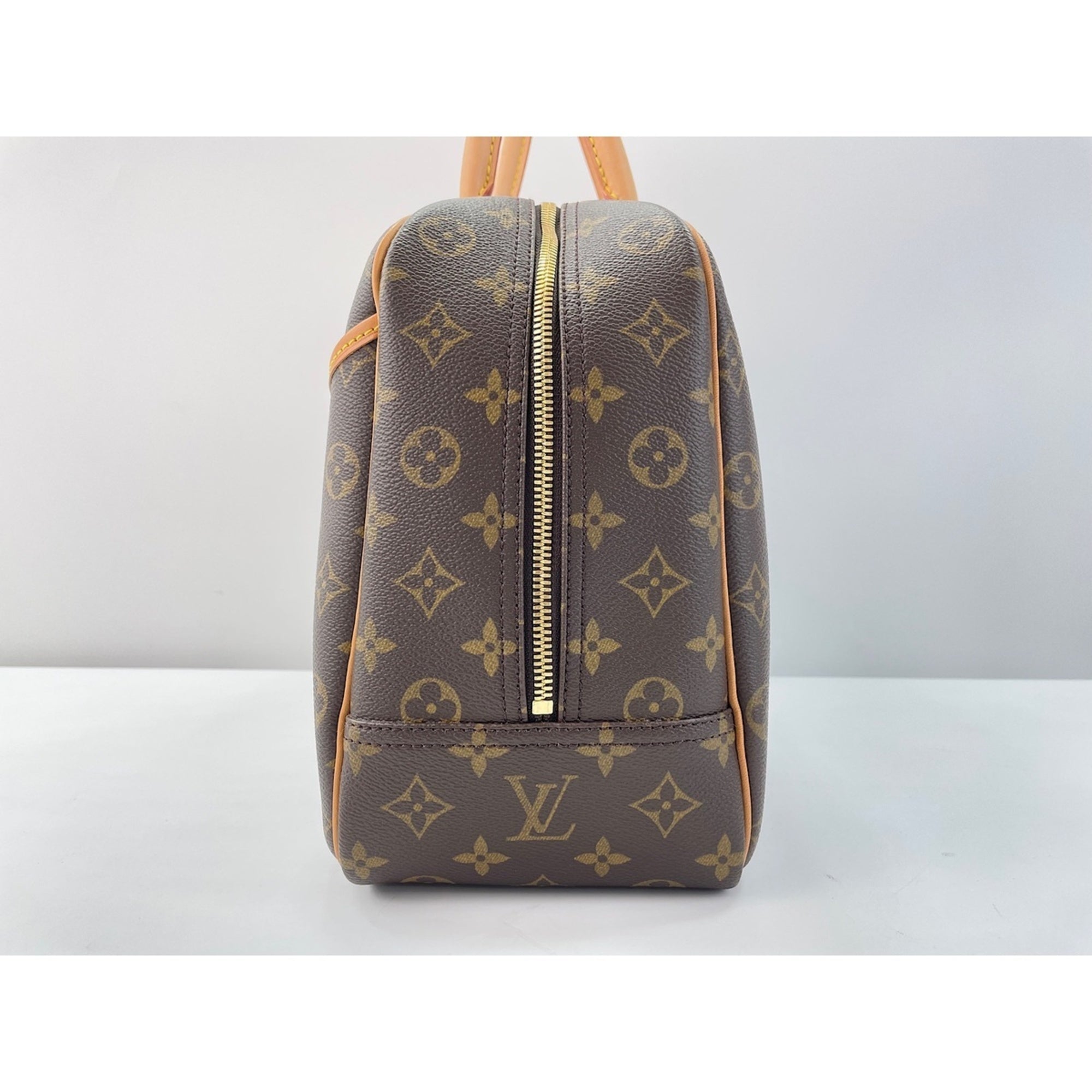 Louis Vuitton Brown Handbag (Pre-Owned)