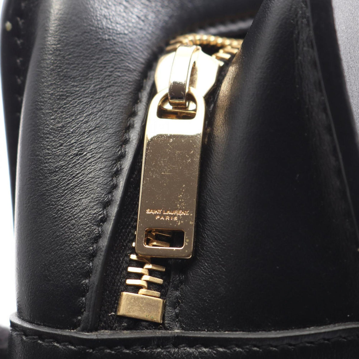 Yves Saint Laurent Black Leather Handbag (Pre-Owned)