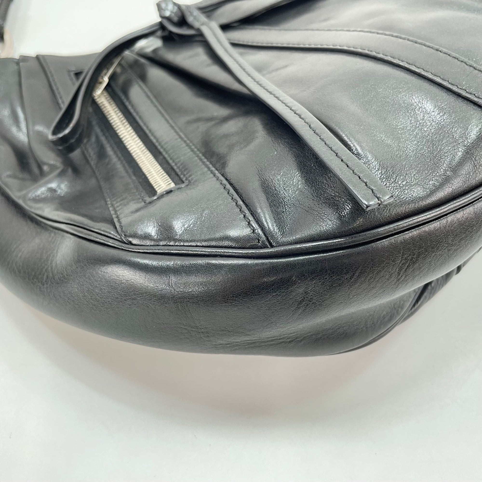 Yves Saint Laurent Black Shoulder Bag (Pre-Owned)