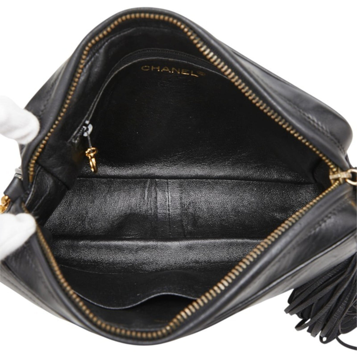 Chanel Black Leather Shoulder Bag (Pre-Owned)