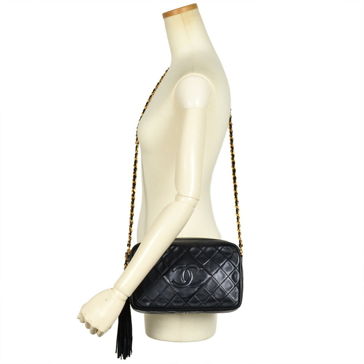Chanel Matelasse Black Leather Shoulder Bag (Pre-Owned)