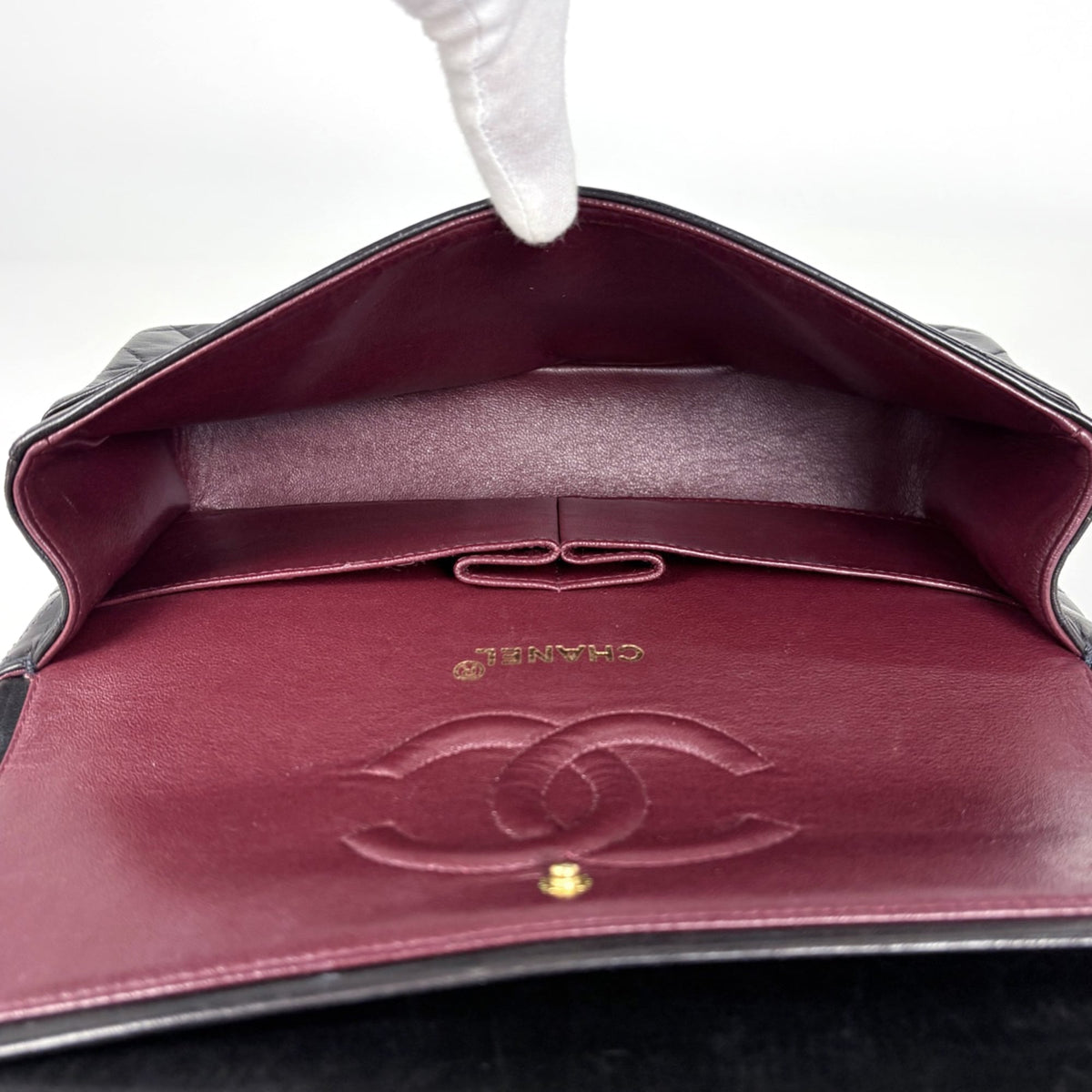 Chanel Matelasse Black Leather Shoulder Bag (Pre-Owned)