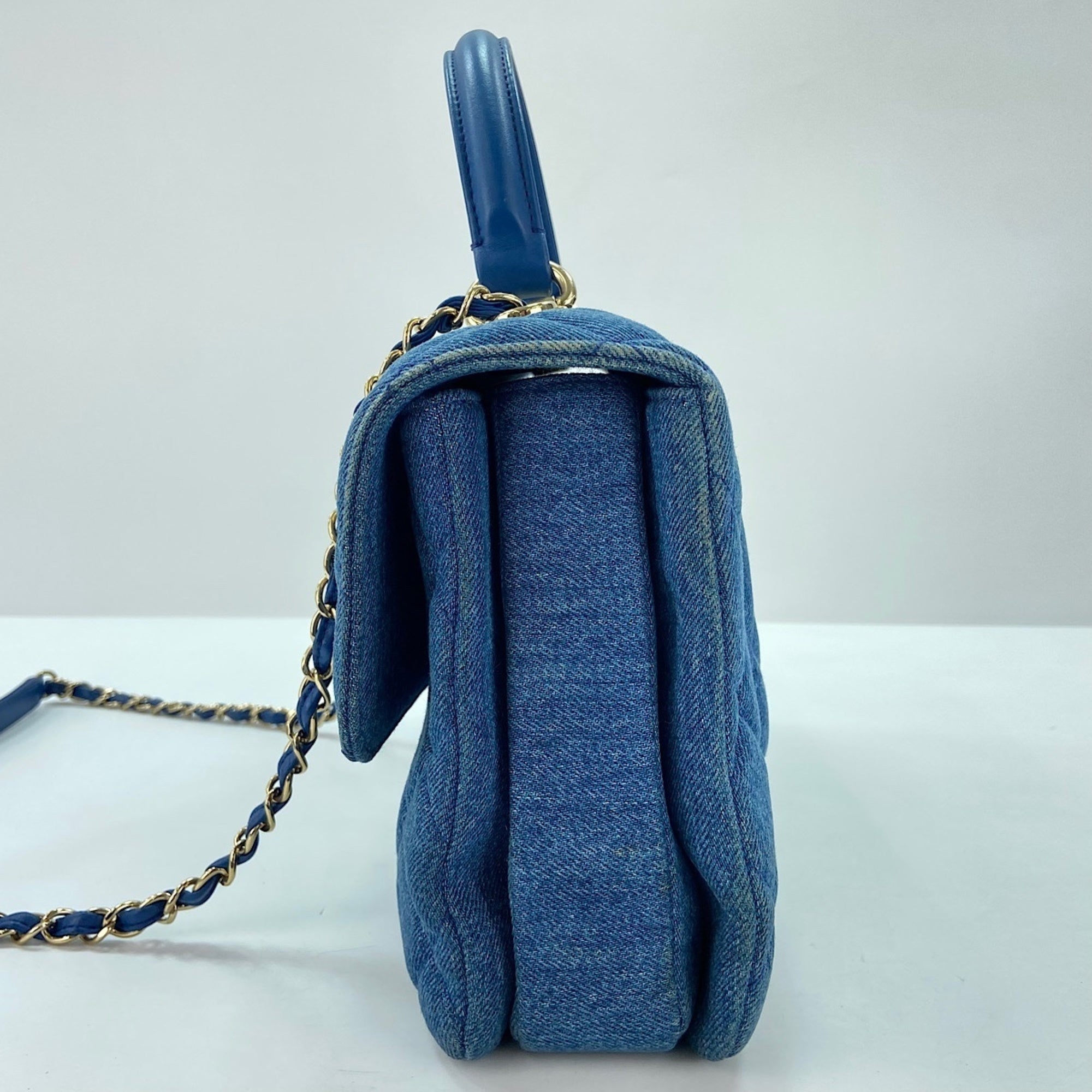 Chanel Blue Denim Handbag (Pre-Owned)