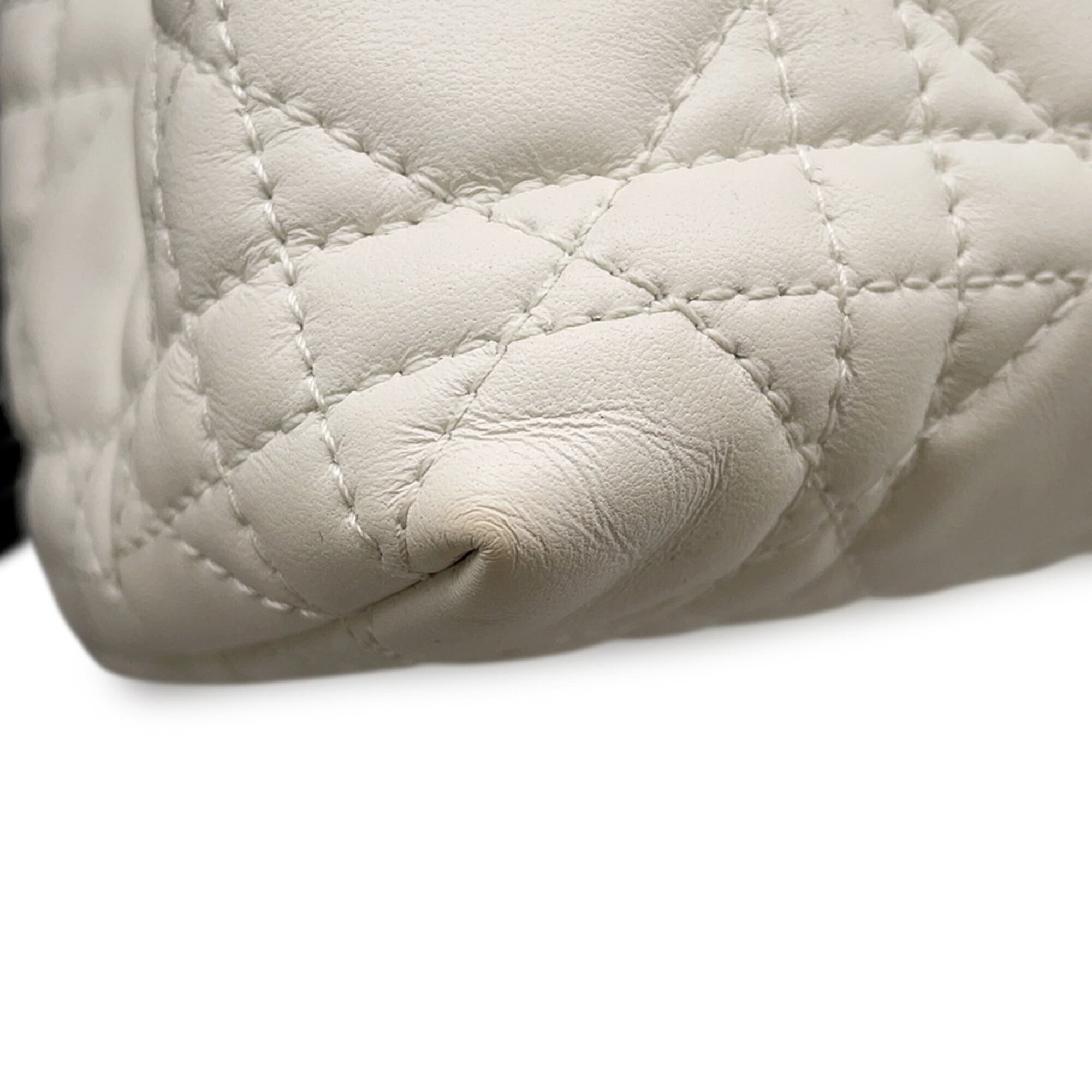 Christian Dior White Leather Artificial Pearl Handbag (Pre-Owned)