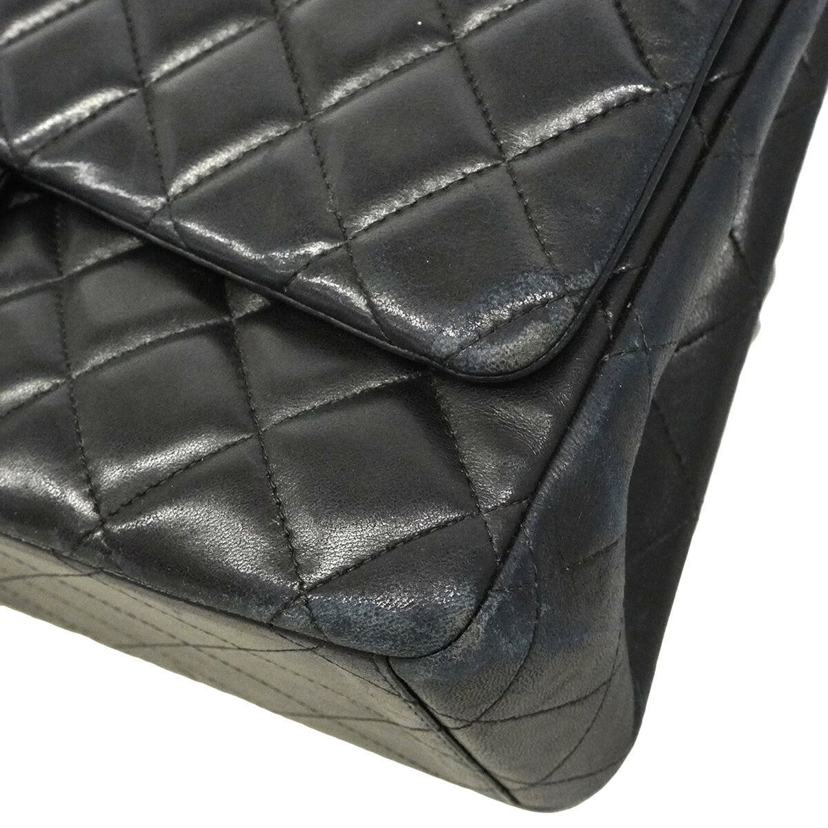 Chanel Black Leather Shoulder Bag (Pre-Owned)