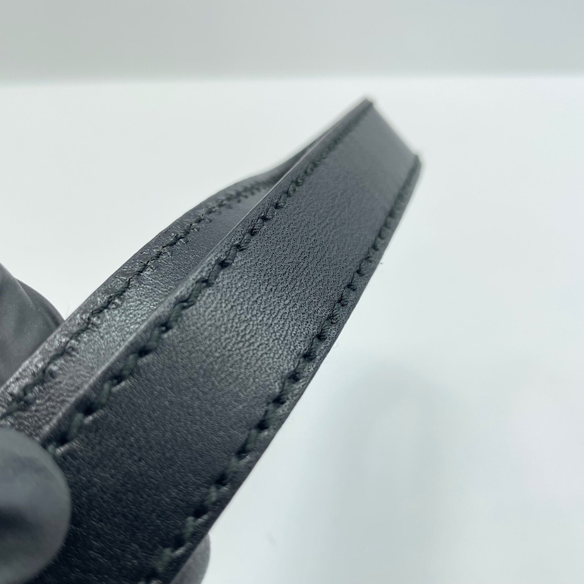 Gucci Black Clutch Bag (Pre-Owned)