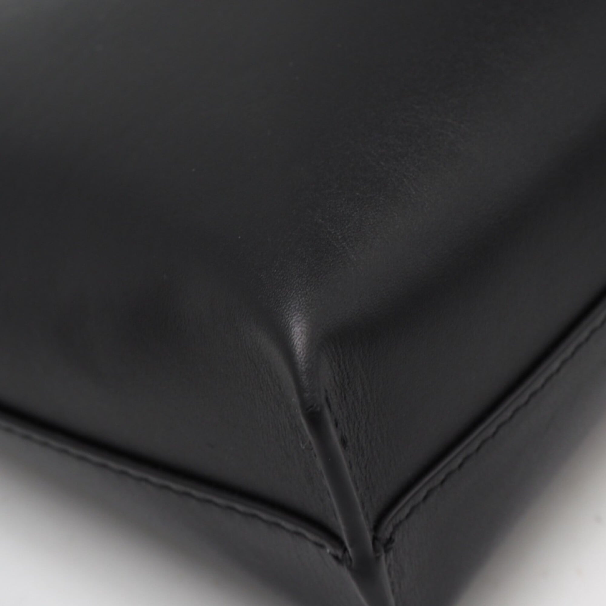 Loewe Black Leather Clutch Bag (Pre-Owned)