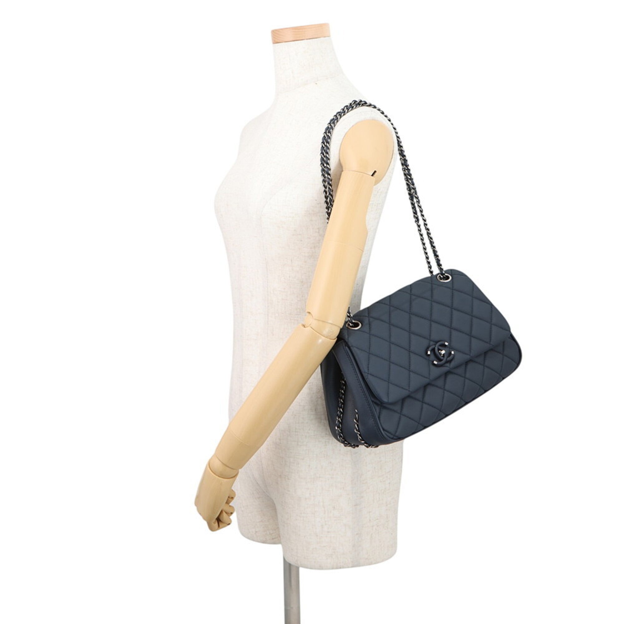 Chanel Navy Leather Handbag Shoulder Bag (Pre-Owned)