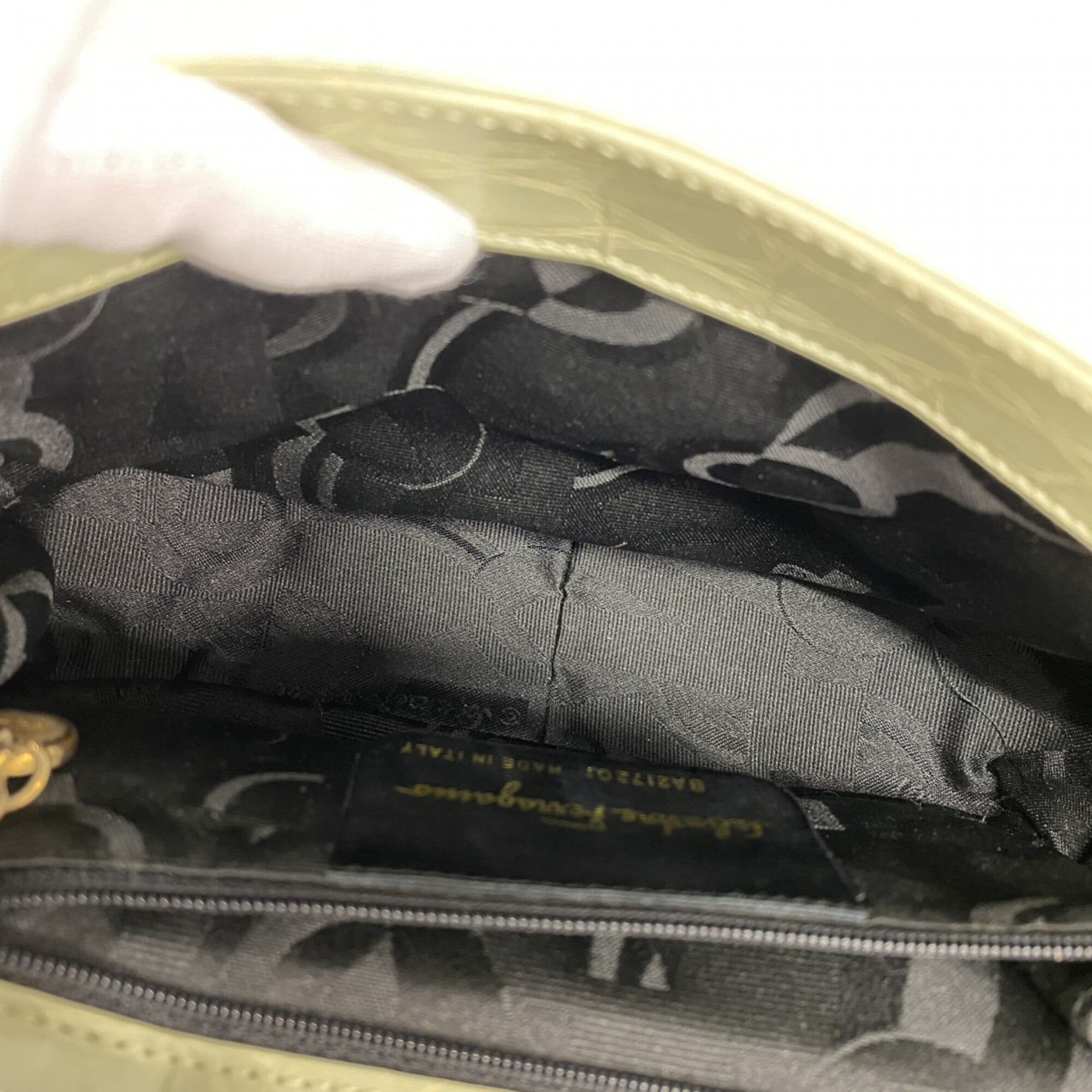 Salvatore Ferragamo Light Green Leather Handbag (Pre-Owned)