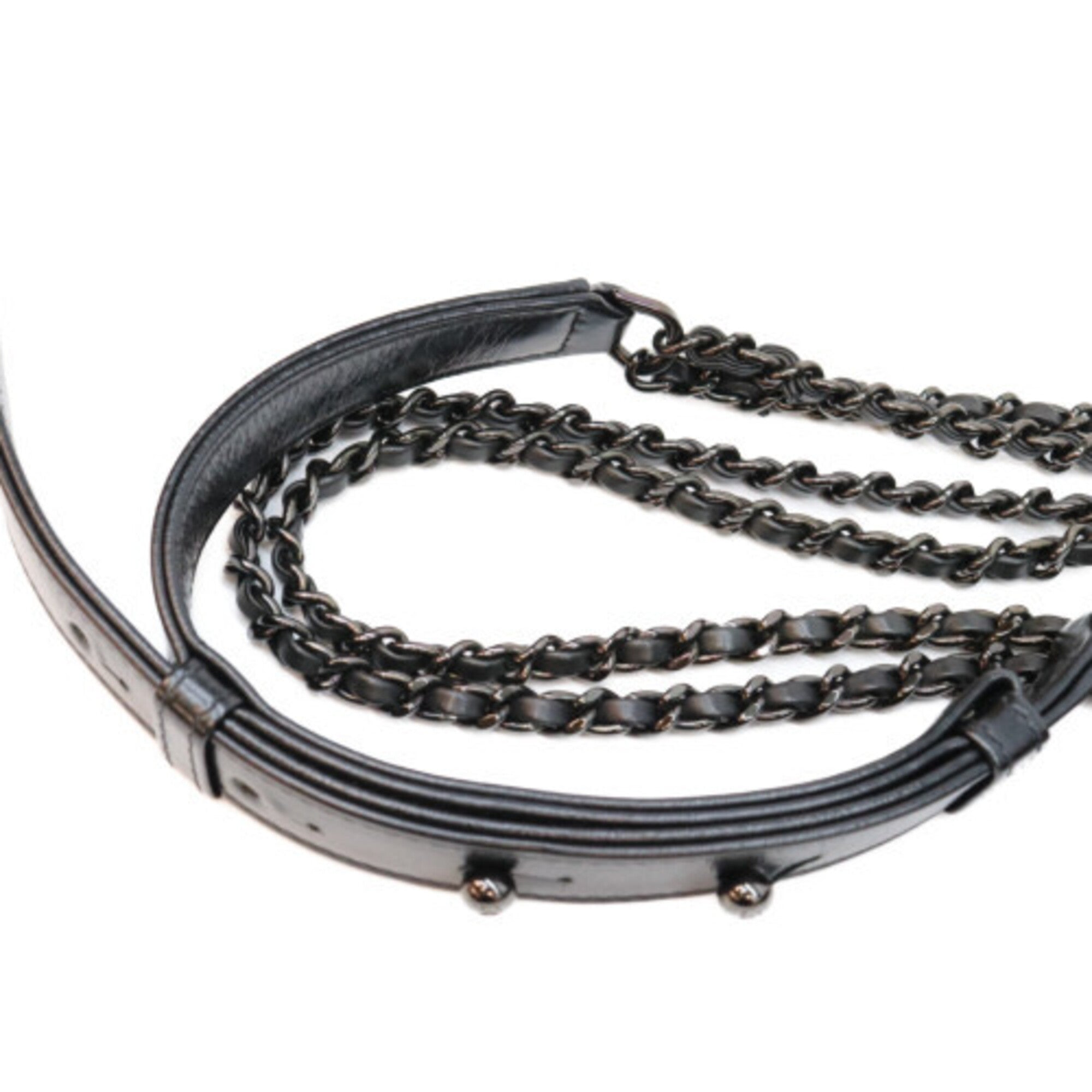 Chanel Black Leather Shoulder Bag (Pre-Owned)