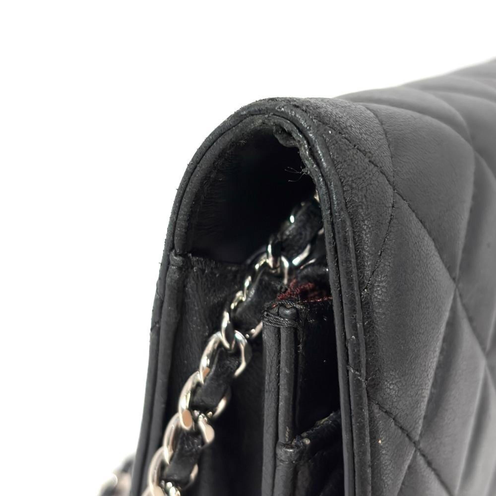Chanel Black Leather Shoulder Bag (Pre-Owned)