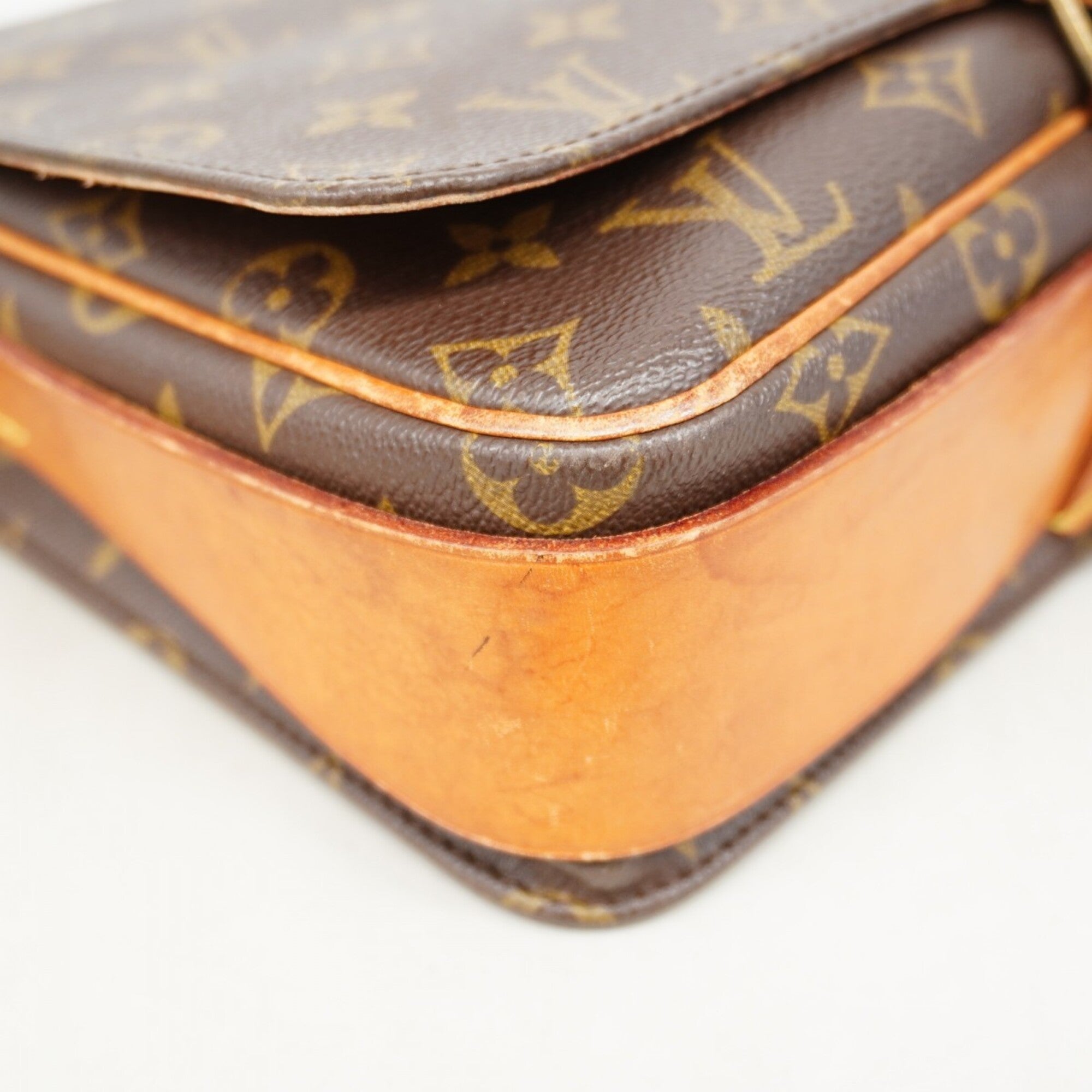 Louis Vuitton Brown Shoulder Bag (Pre-Owned)