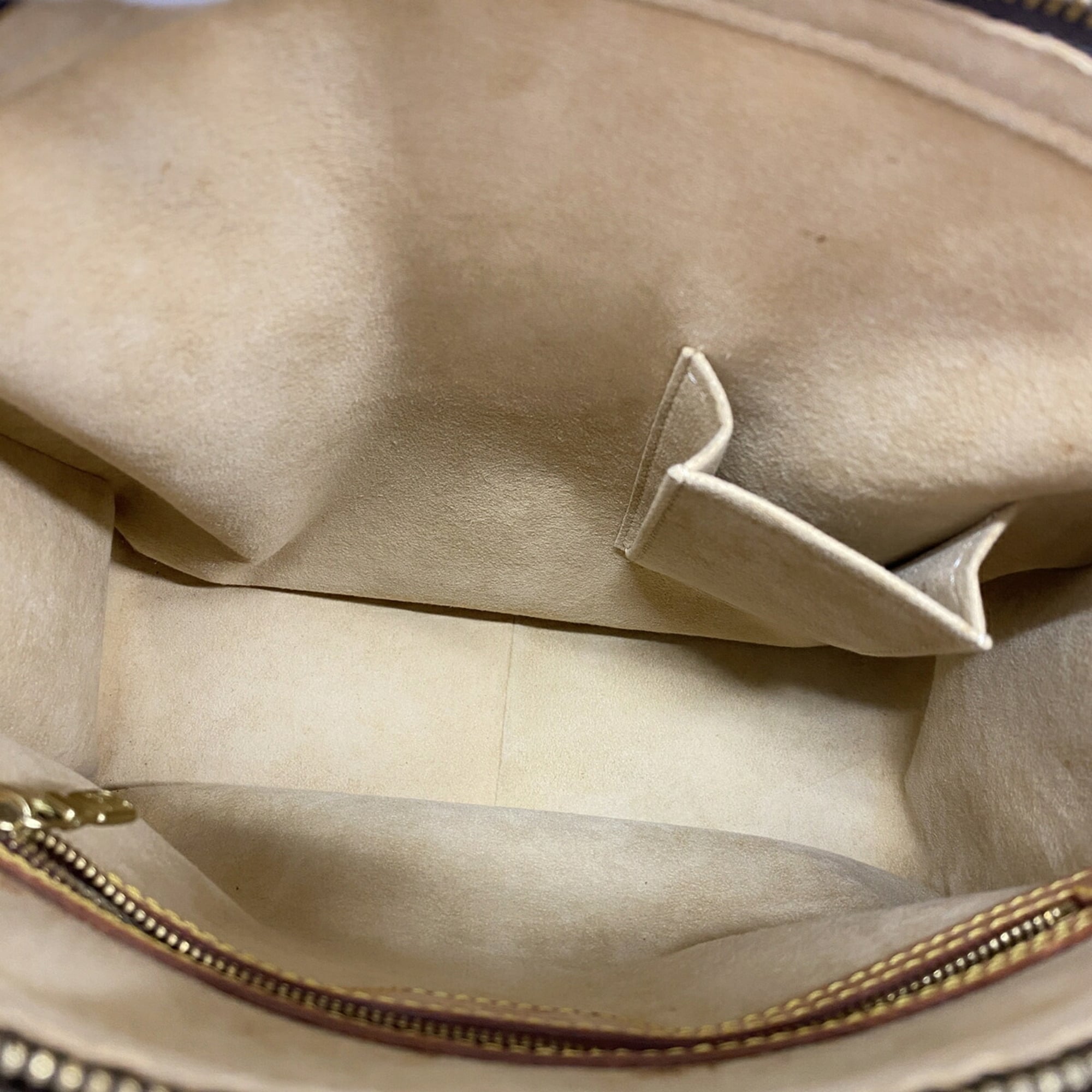 Louis Vuitton Brown Shoulder Bag (Pre-Owned)