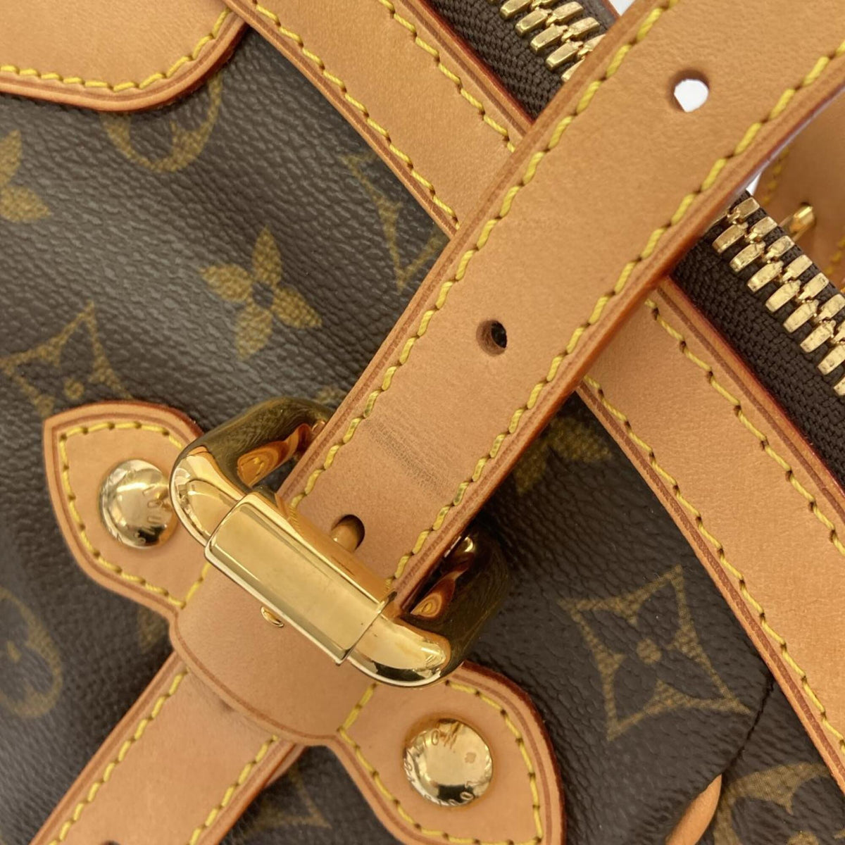 Louis Vuitton Marron Coated Canvas Shoulder Bag (Pre-Owned)
