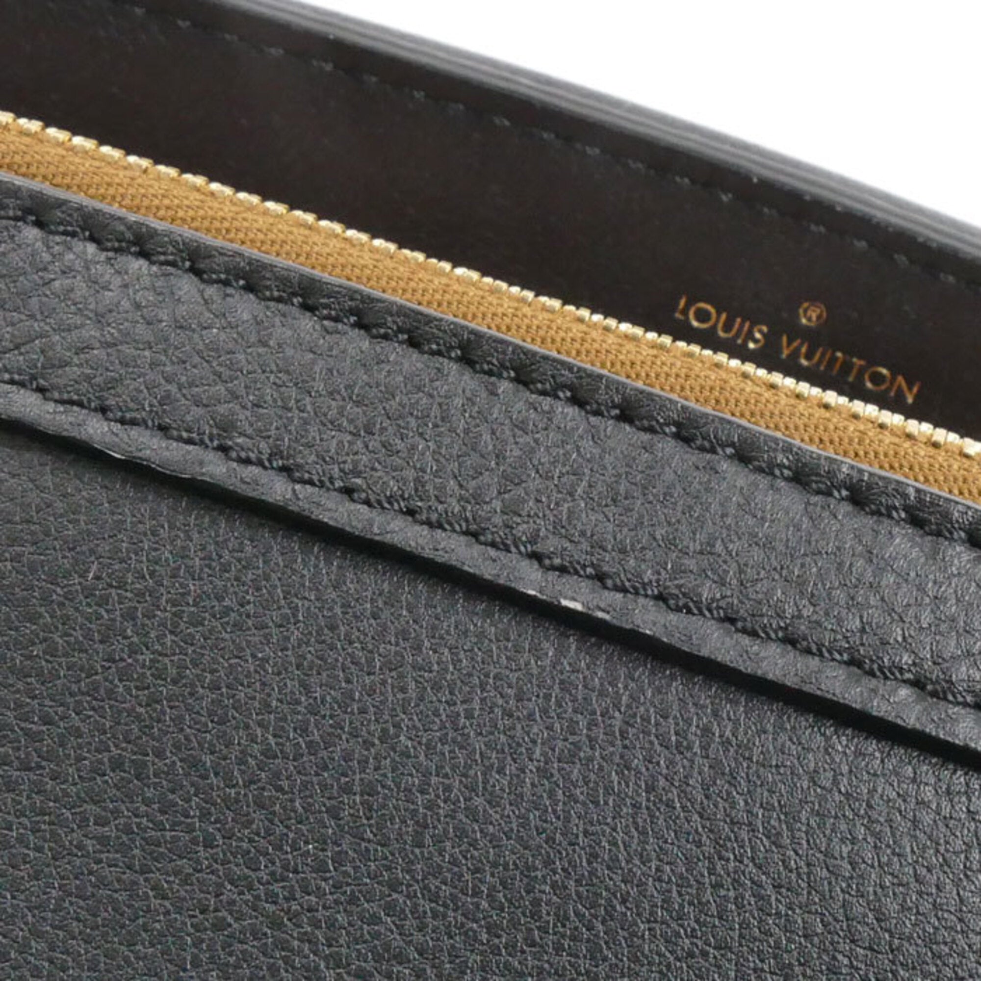 Louis Vuitton Black Leather Shoulder Bag (Pre-Owned)
