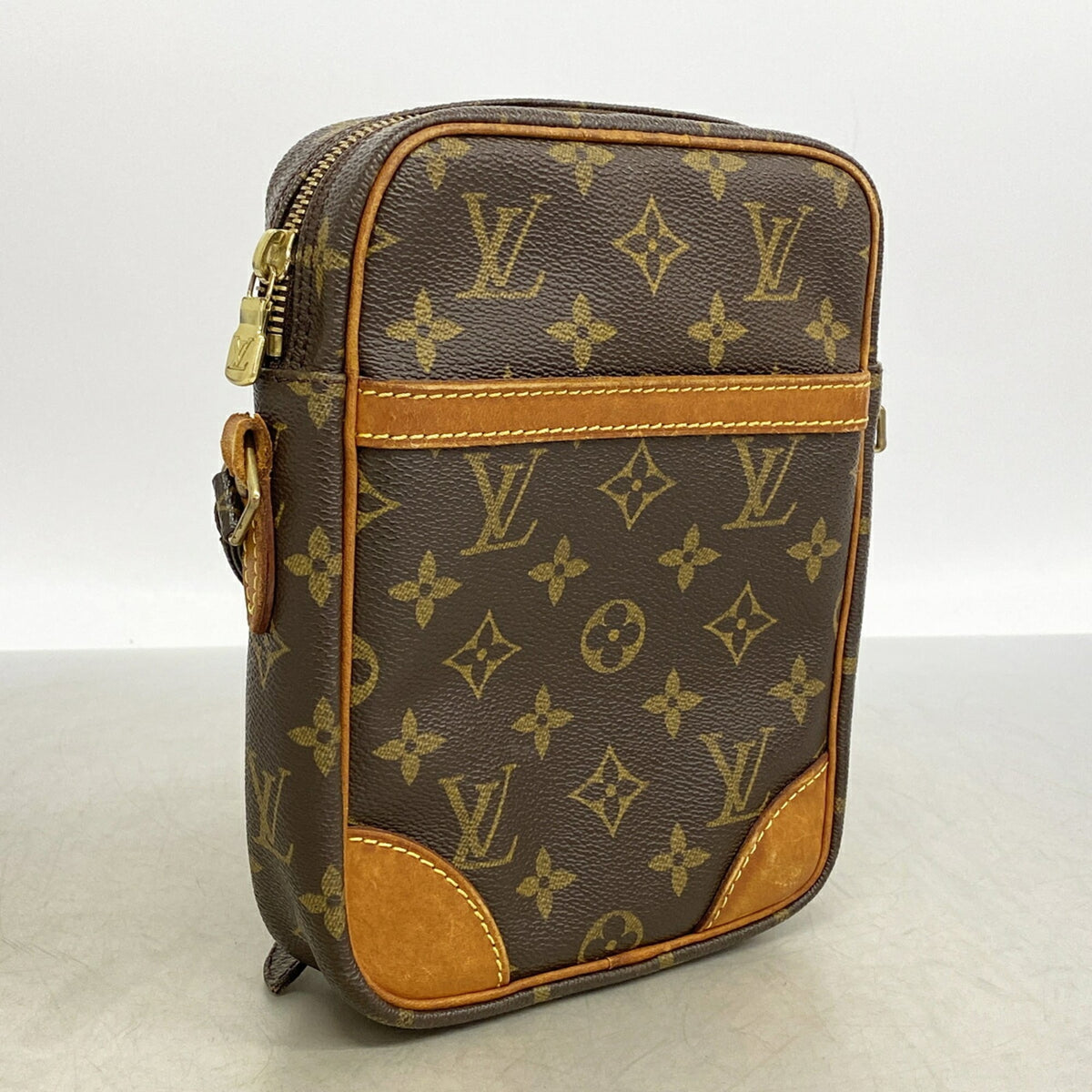 Louis Vuitton Brown Shoulder Bag (Pre-Owned)