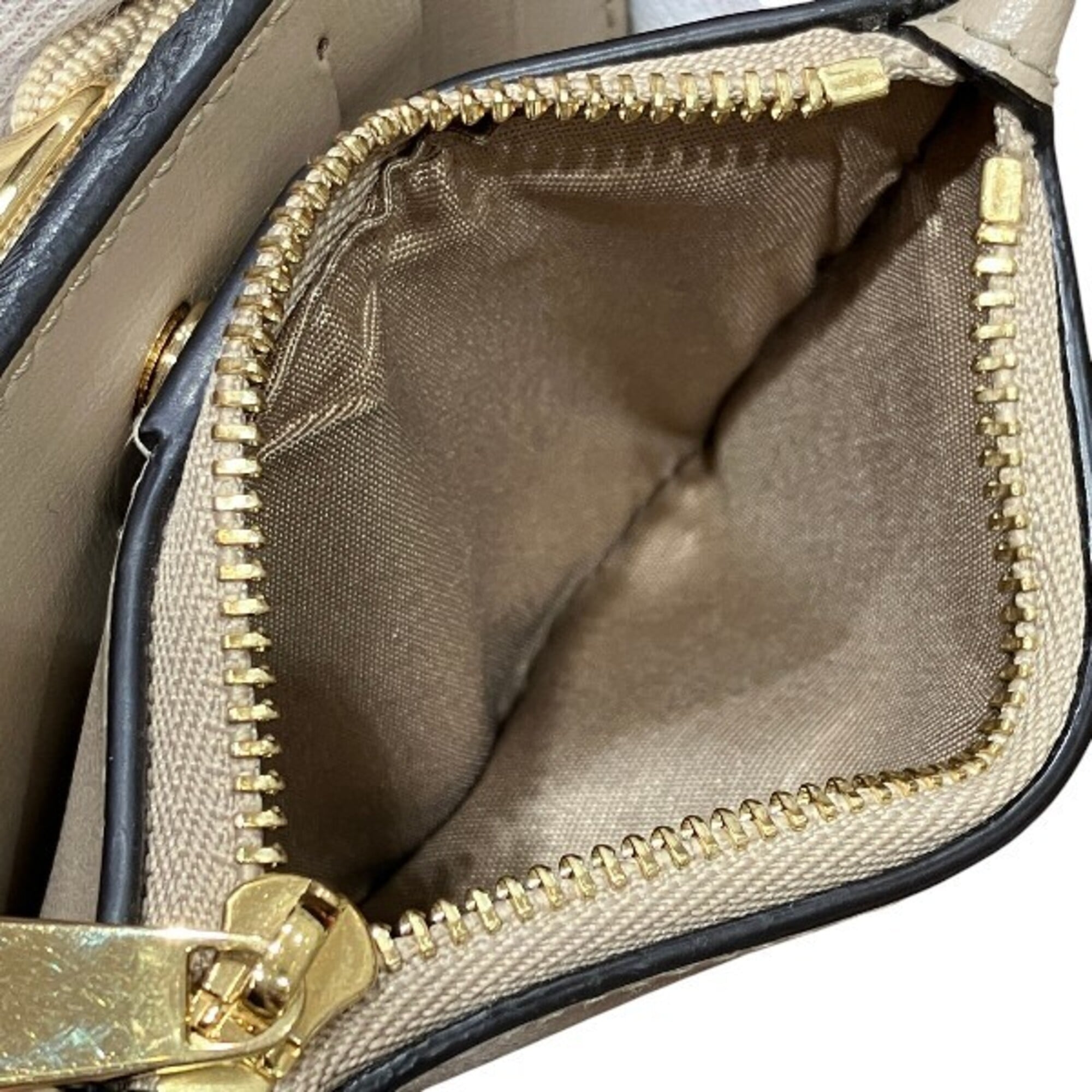 Salvatore Ferragamo Beige Coin Purse/Coin Case (Pre-Owned)