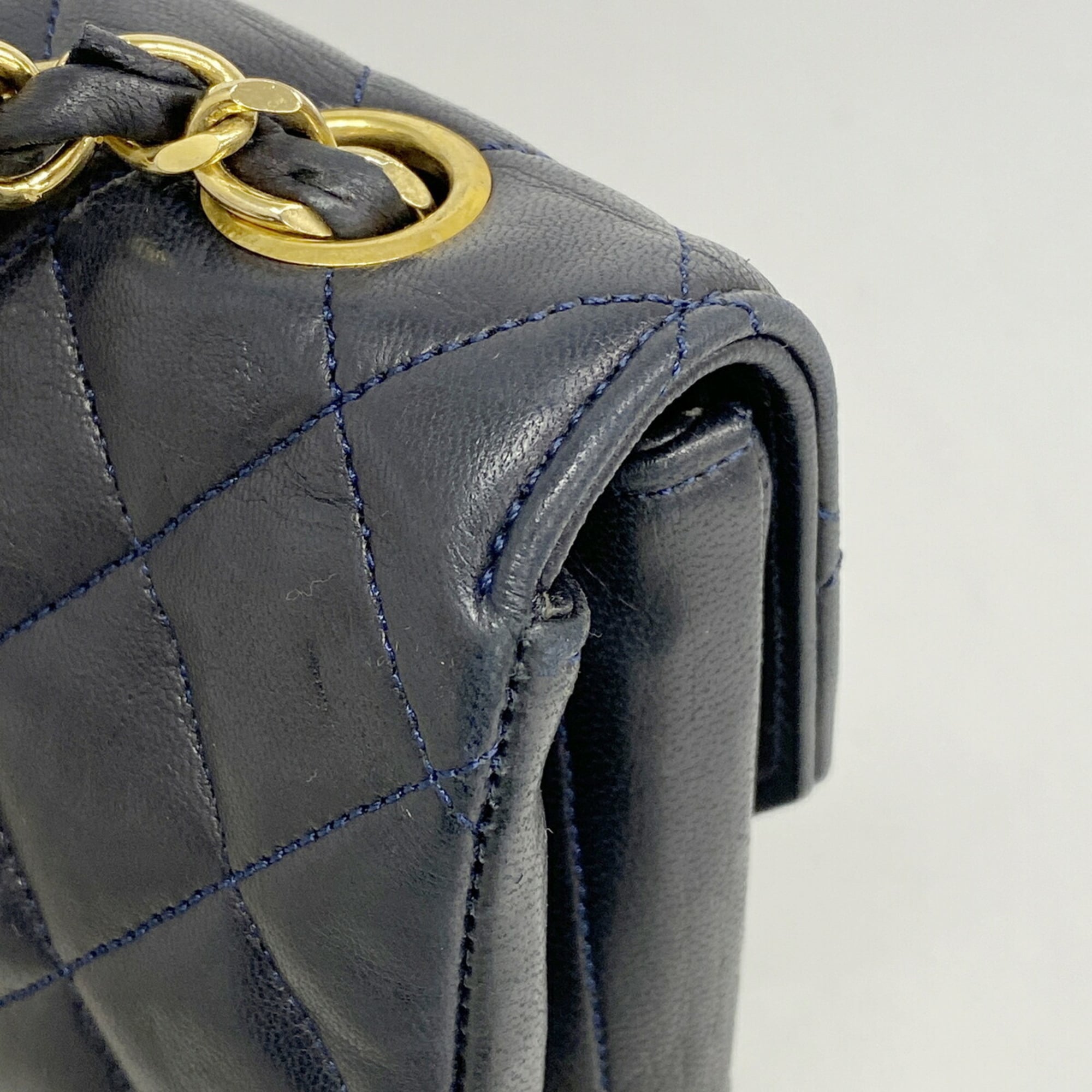 Chanel Black Leather Shoulder Bag (Pre-Owned)