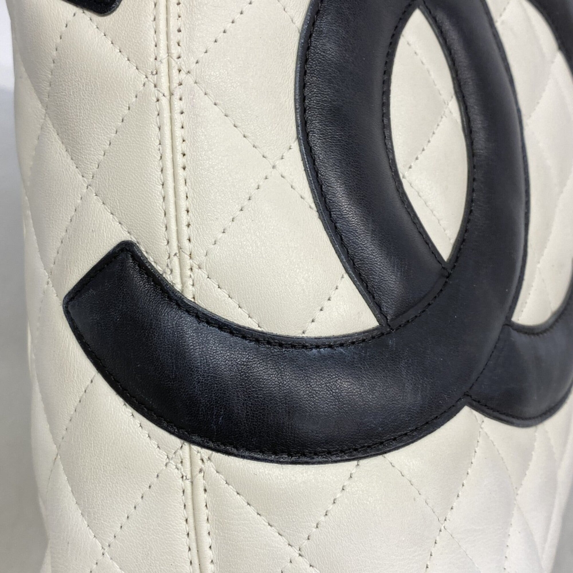 Chanel White Leather Tote Bag (Pre-Owned)