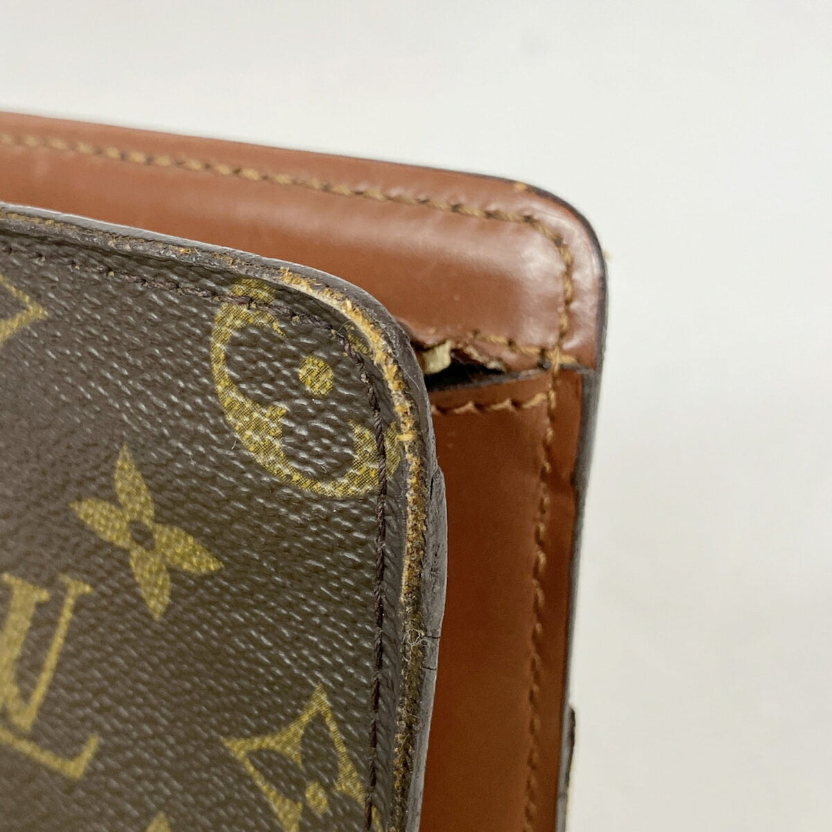 Louis Vuitton Brown Clutch Bag (Pre-Owned)