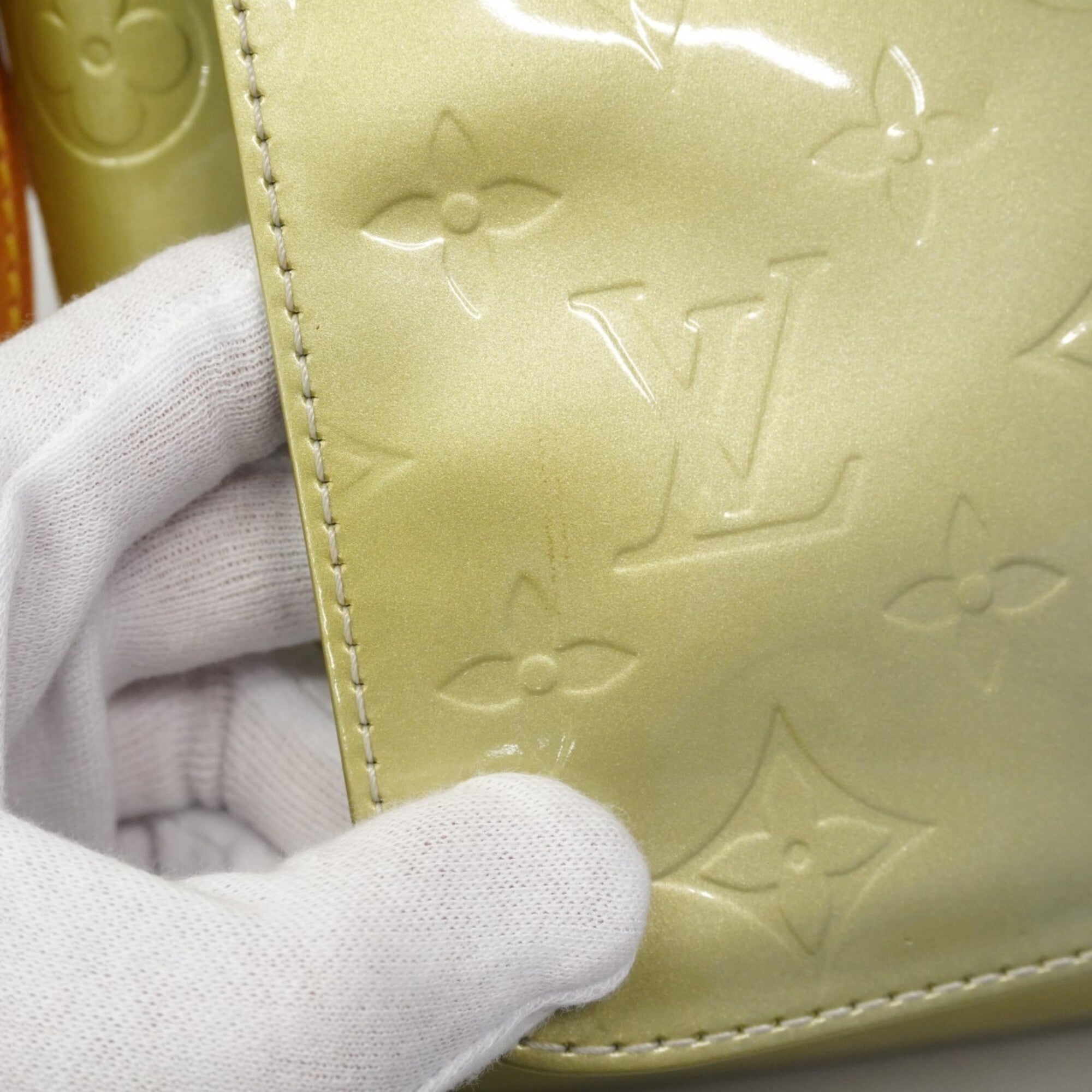 Louis Vuitton Gris Shoulder Bag (Pre-Owned)