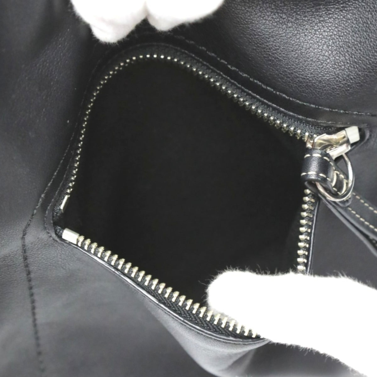 Coach Black Leather Shoulder Bag (Pre-Owned)